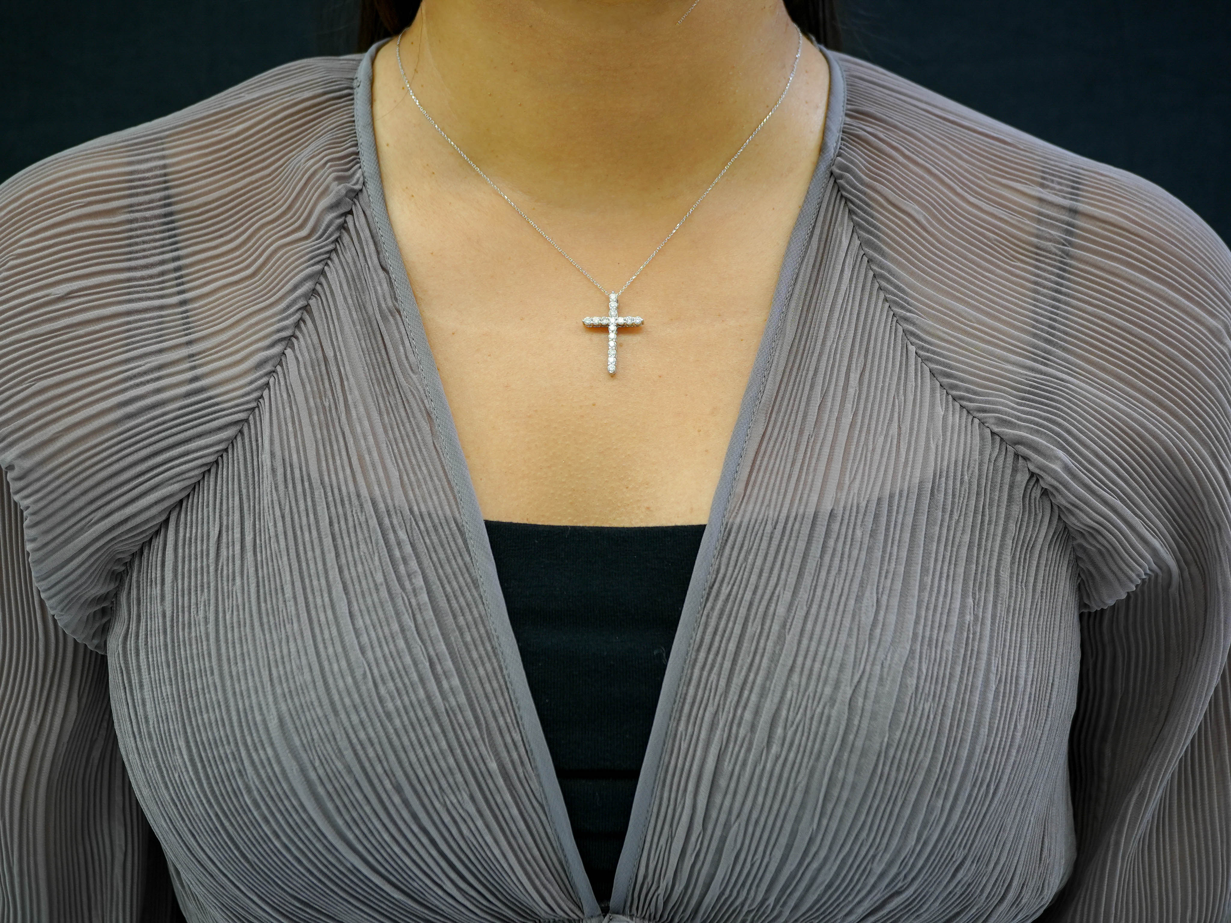14k White Gold Diamond Cross Pendant 0.71ct - Image 2