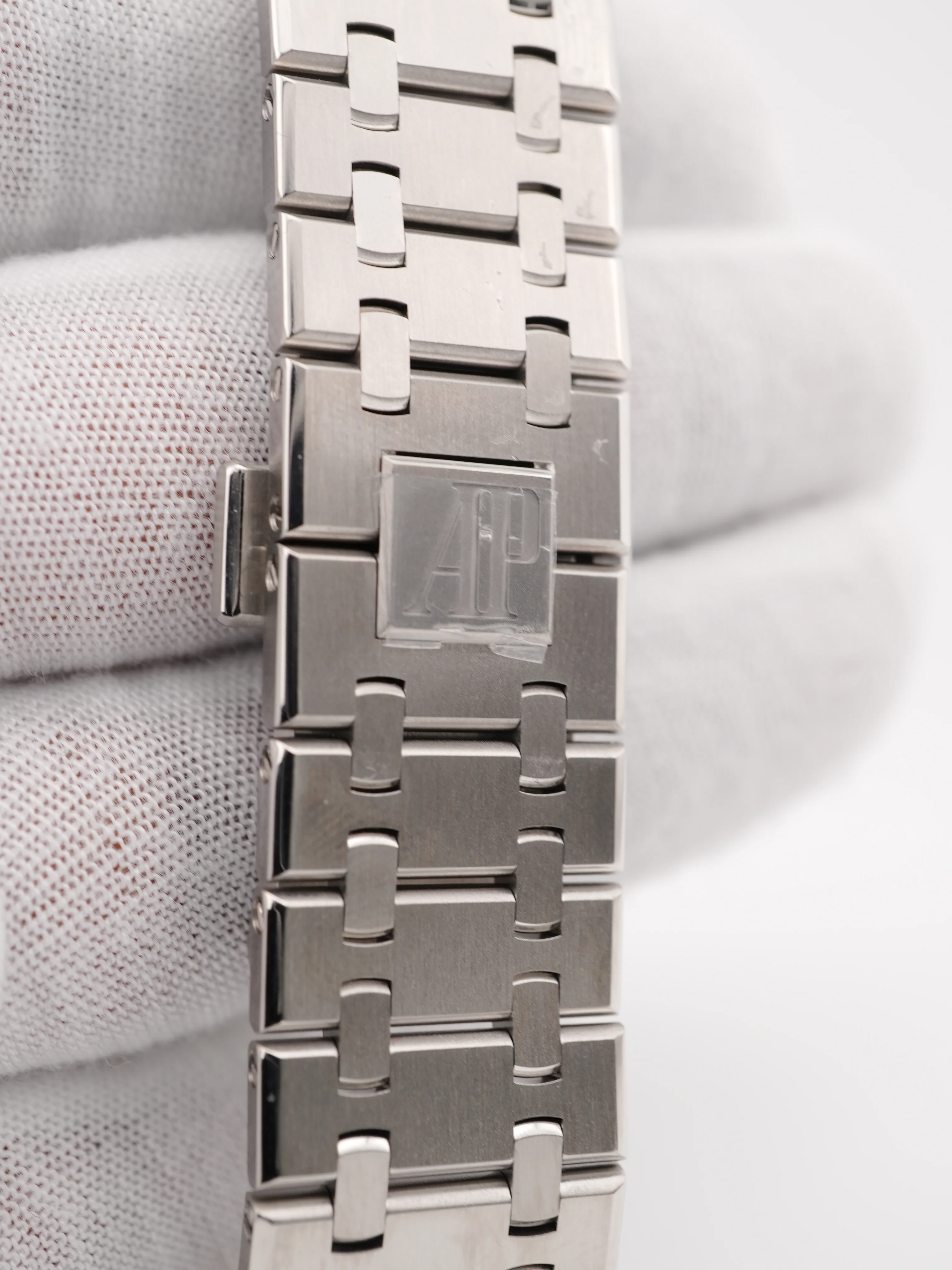 Audemars Piguet 26240ST.OO.1320ST.07 Royal Oak Chronograph Silver Dial Stainless Steel Box and Papers 2023 - Image 5