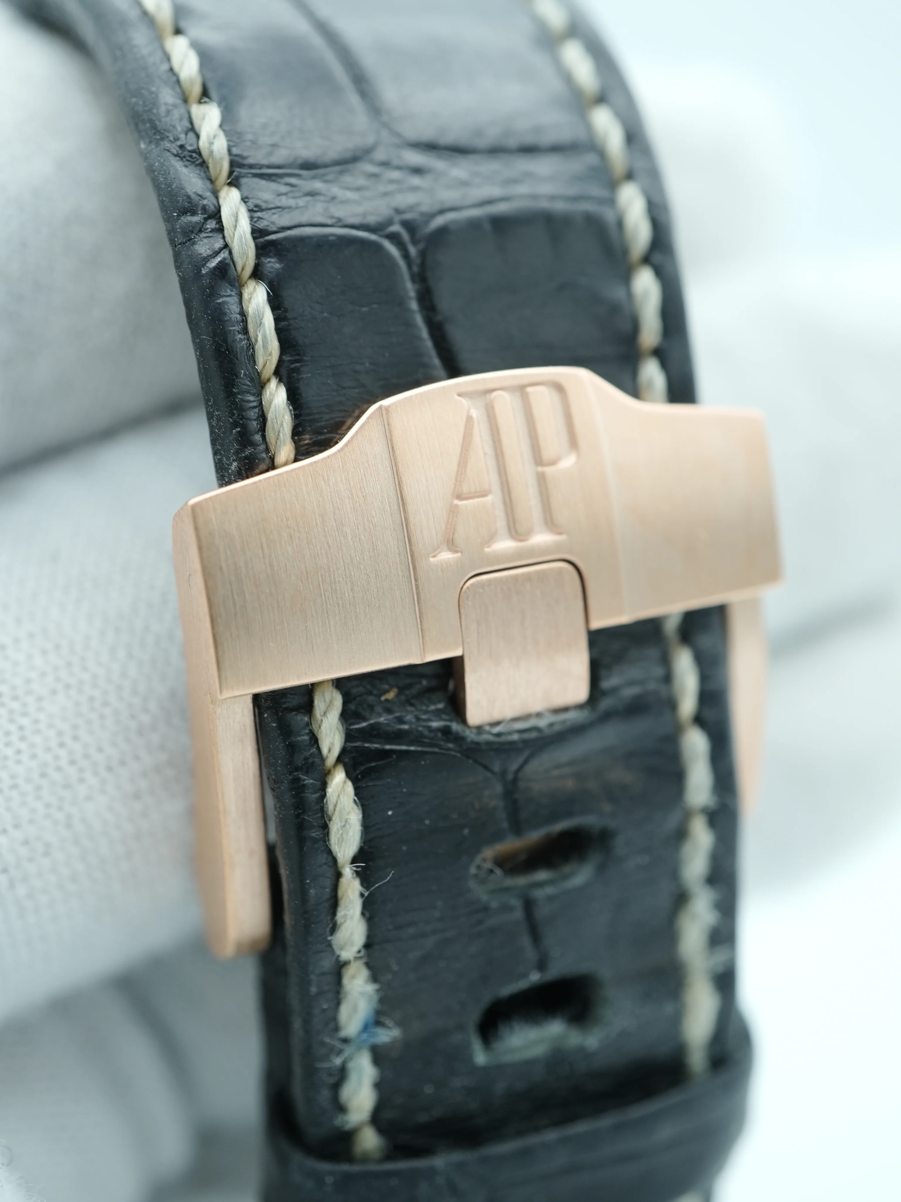 Audemars Piguet Royal Oak Offshore Chronograph 42 mm 18K Rose Gold Black Arabic Dial Complete Set 2021 - Image 10