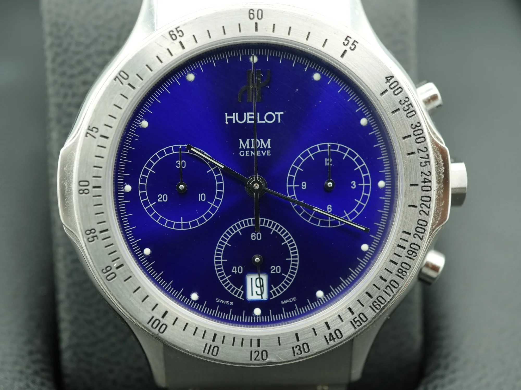 Hublot 1621.1 Classic Chronograph Quartz Blue Dial Black Rubber Strap Unisex Watch 1990 - Image 3
