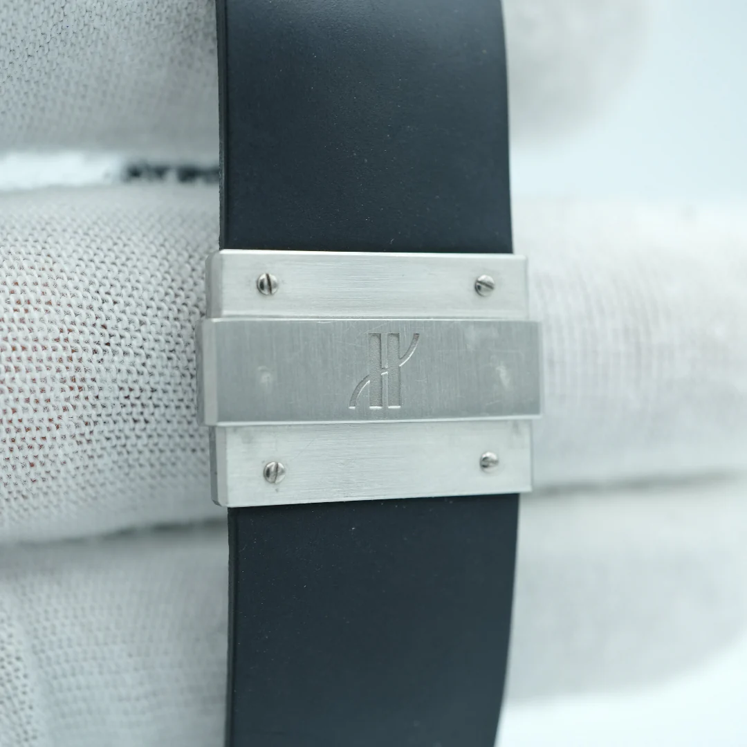 Hublot 1621.1 Classic Chronograph Quartz Blue Dial Black Rubber Strap Unisex Watch 1990 - Image 5
