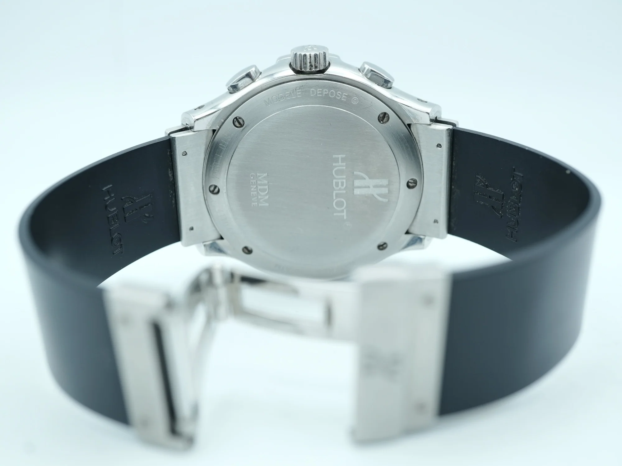 Hublot 1810.1.054 Chronograph MDM Factory Diamond Bezel Red Dial Black Rubber Strap 1990 - Image 10