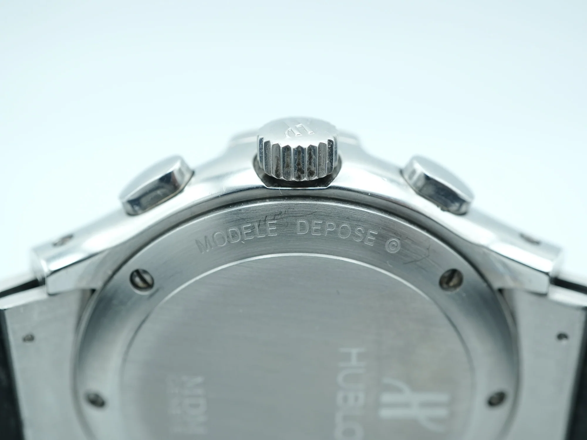 Hublot 1810.1.054 Chronograph MDM Factory Diamond Bezel Red Dial Black Rubber Strap 1990 - Image 8