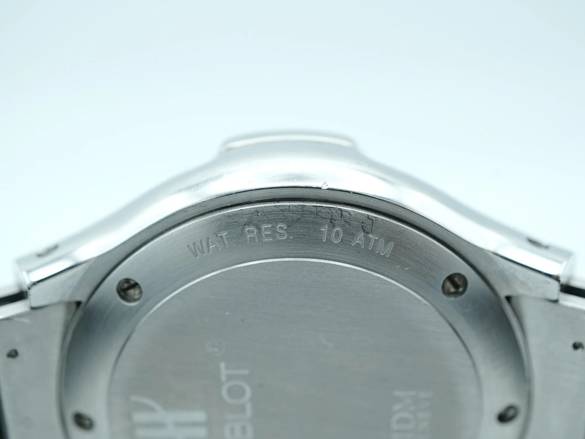 Hublot 1810.1.054 Chronograph MDM Factory Diamond Bezel Red Dial Black Rubber Strap 1990 - Image 9