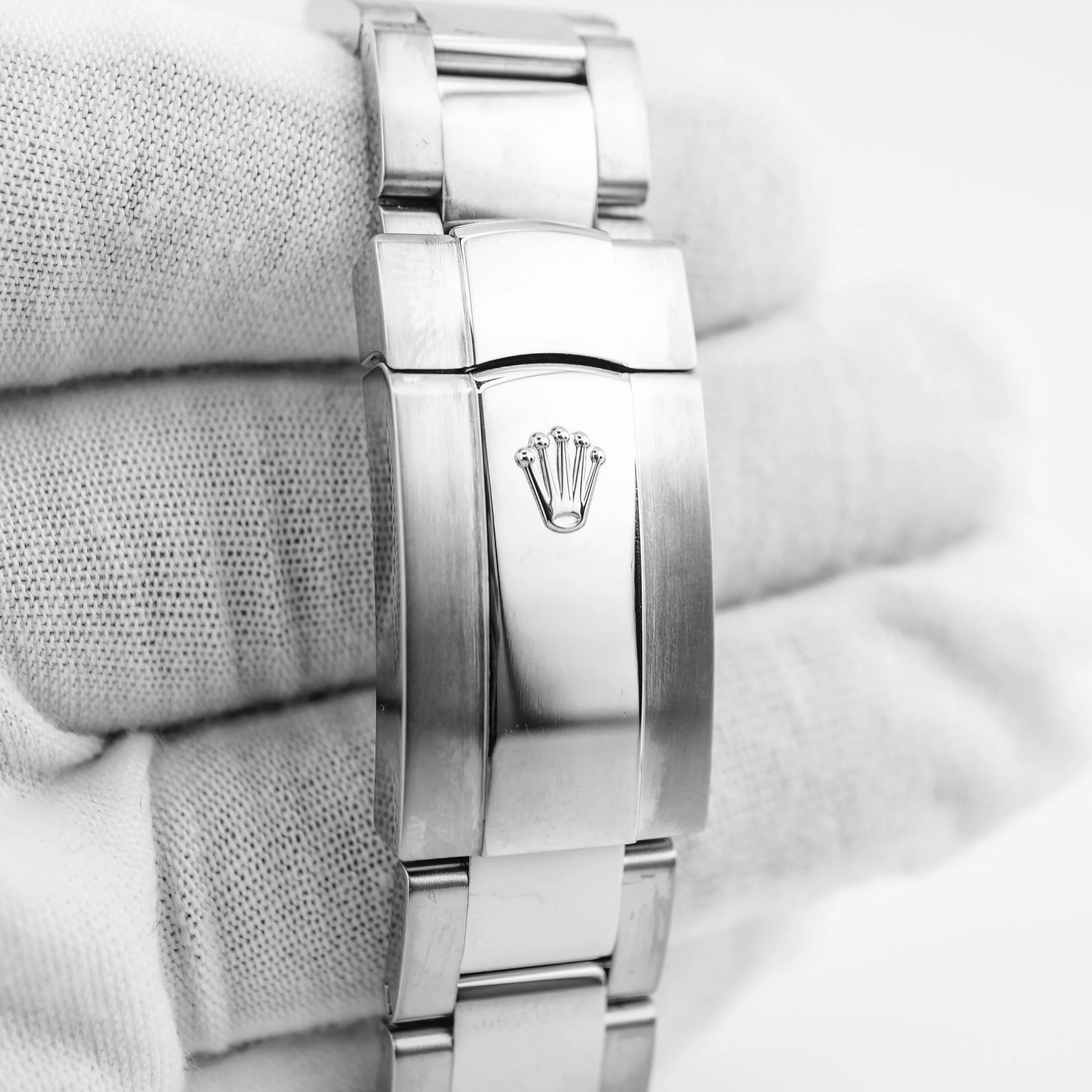 Rolex 116200 Datejust 36 mm Smooth Bezel Black Concentric Circle Dial Box and Papers 2019 - Image 5