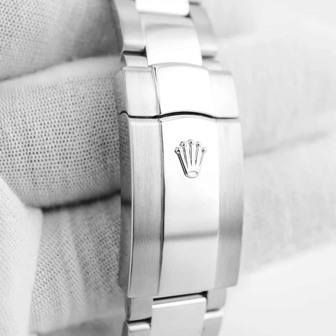 Rolex 116400GV Milgauss 40 mm Smooth Bezel Black Index Dial Oyster Bracelet Box and Papers 2021 - Image 5