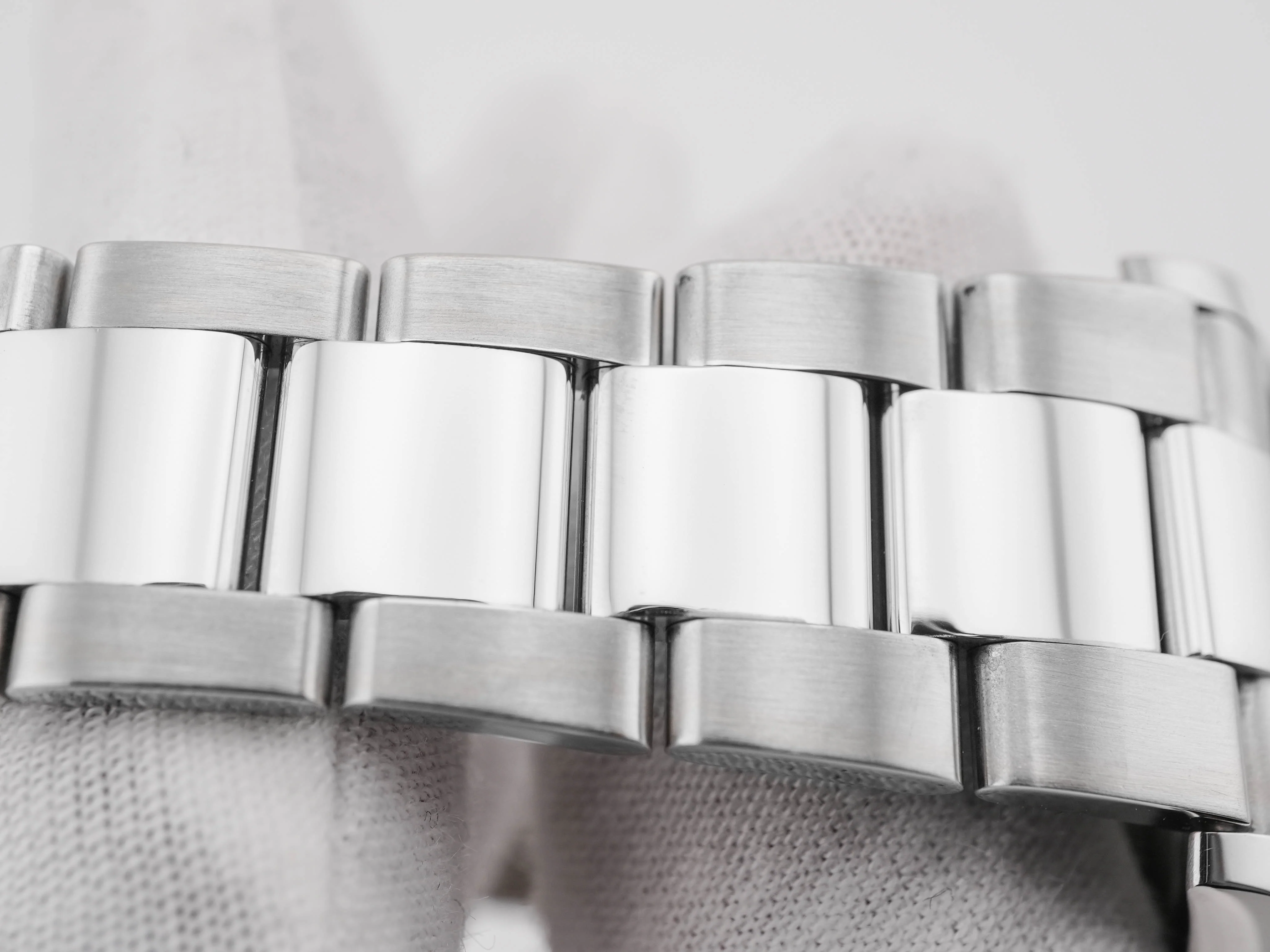 Rolex 126200 Datejust 36 mm Smooth Bezel White Roman Dial Oyster Bracelet Box and Papers 2019 - Image 7