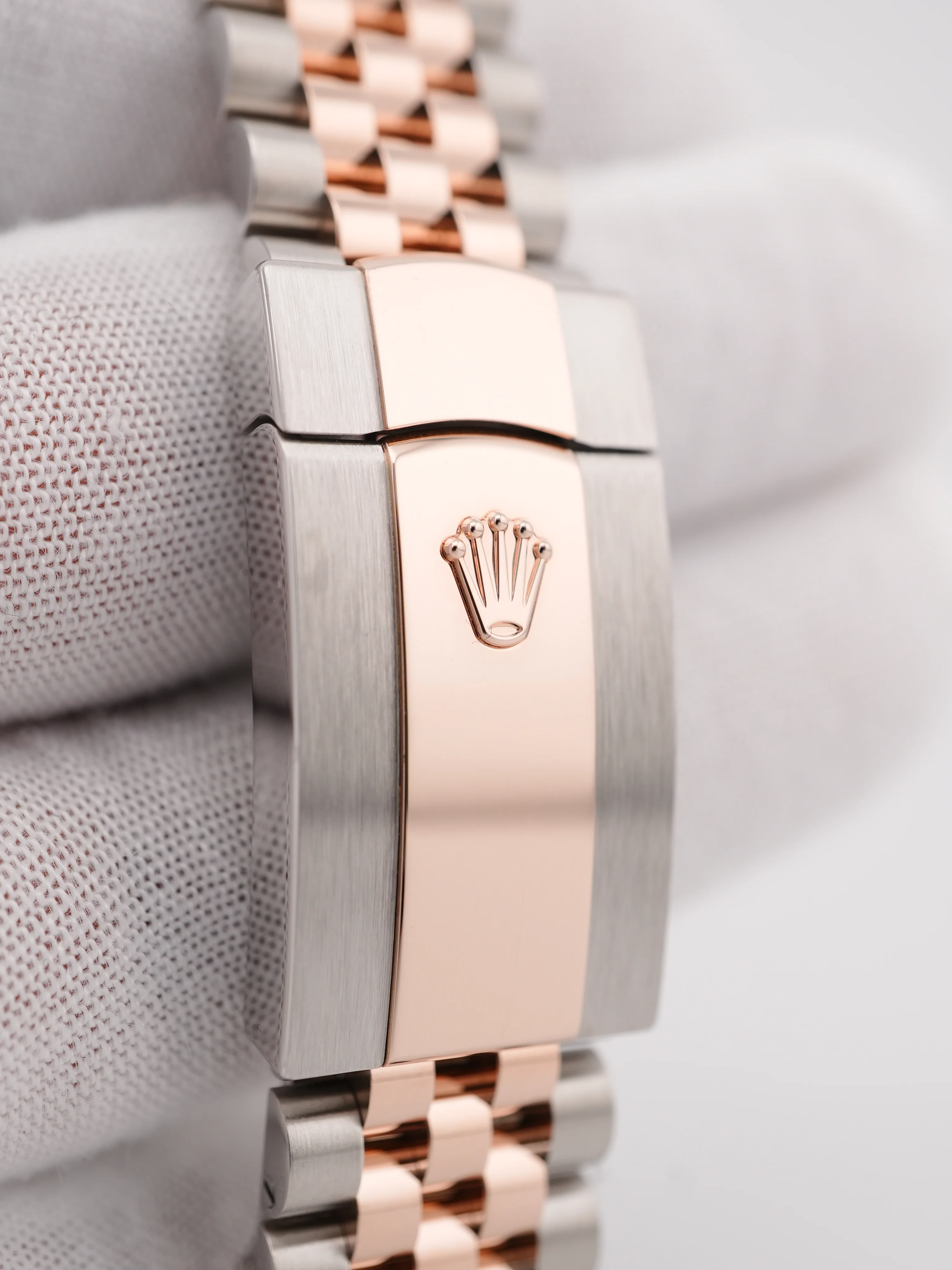 Rolex 126281RBR Datejust 36 mm 18K Rose Gold Rose Roman Dial Jubilee Bracelet Box and Papers 2025 - Image 5