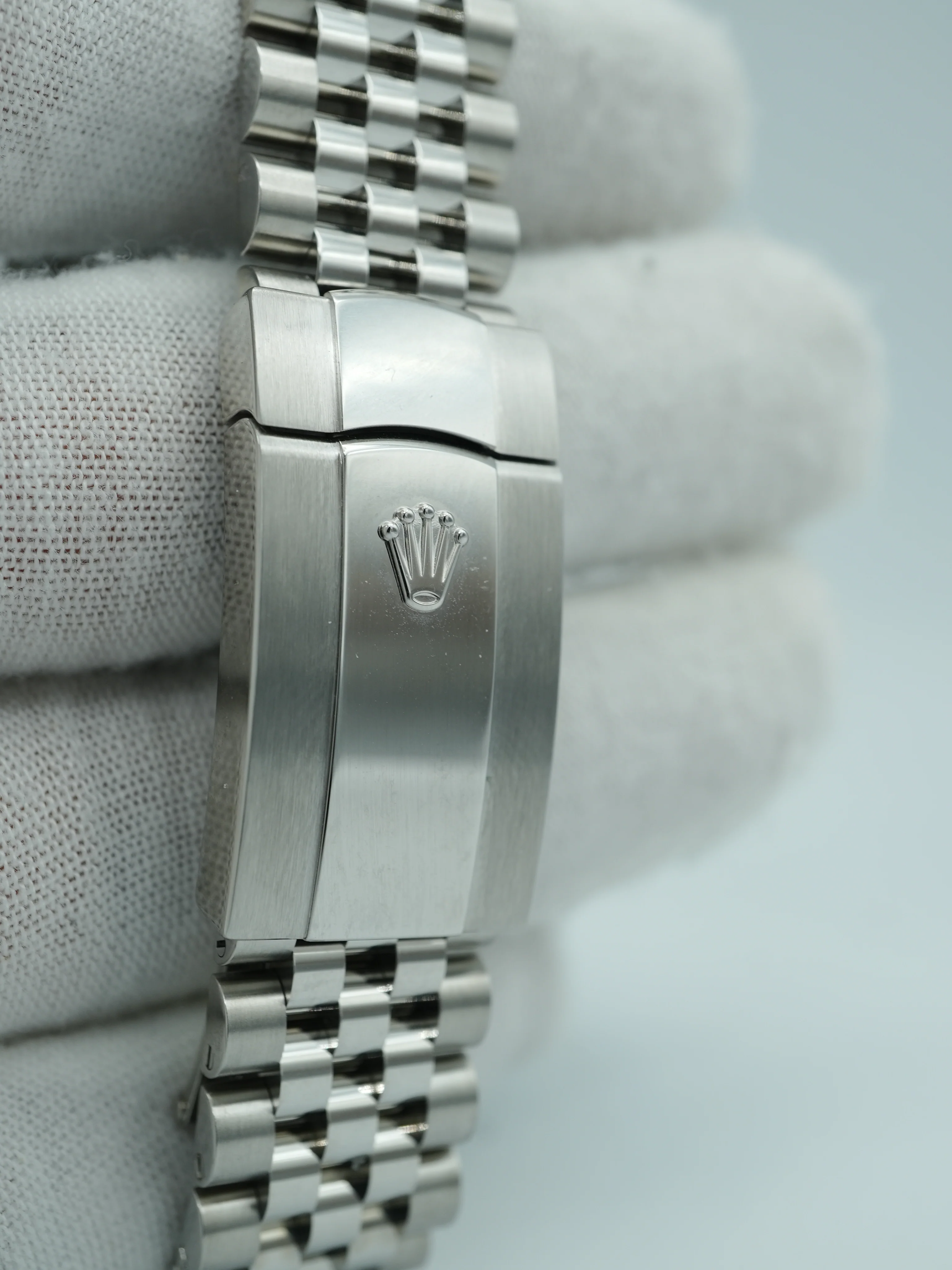 Rolex 126300 Datejust 41 mm Smooth Bezel Wimbledon Dial Jubilee Bracelet Box and Papers 2022 - Image 5