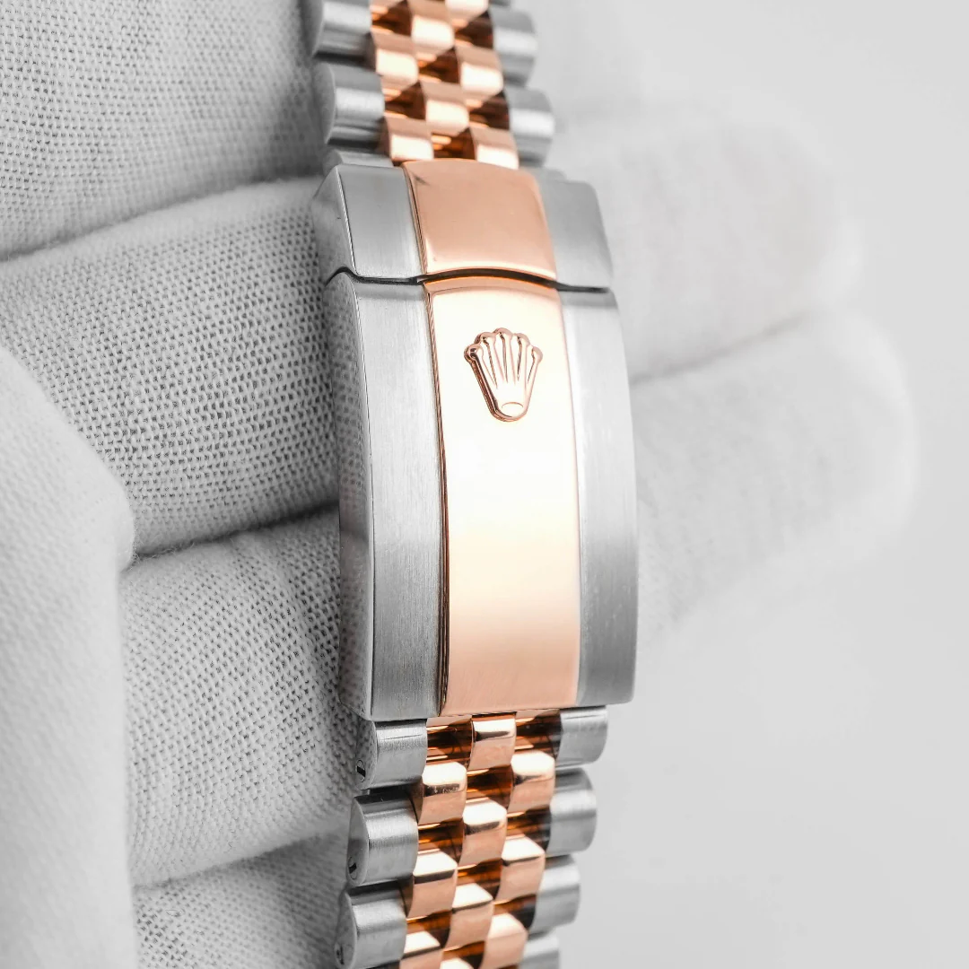 Rolex 126331 Datejust 41 mm Fluted Bezel Sundust Dial Jubilee Bracelet Box and Papers 2016 - Image 5