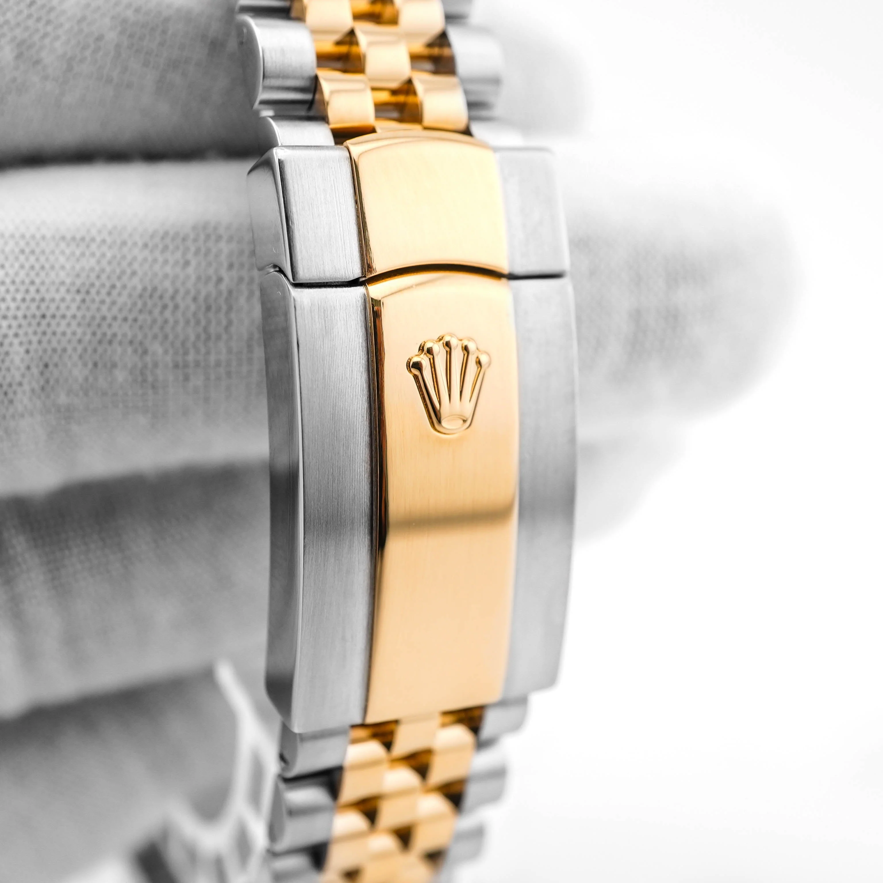 Rolex 126333 Datejust 41 mm Fluted Bezel Champagne Dial Jubilee Bracelet Box and Papers 2016 - Image 5