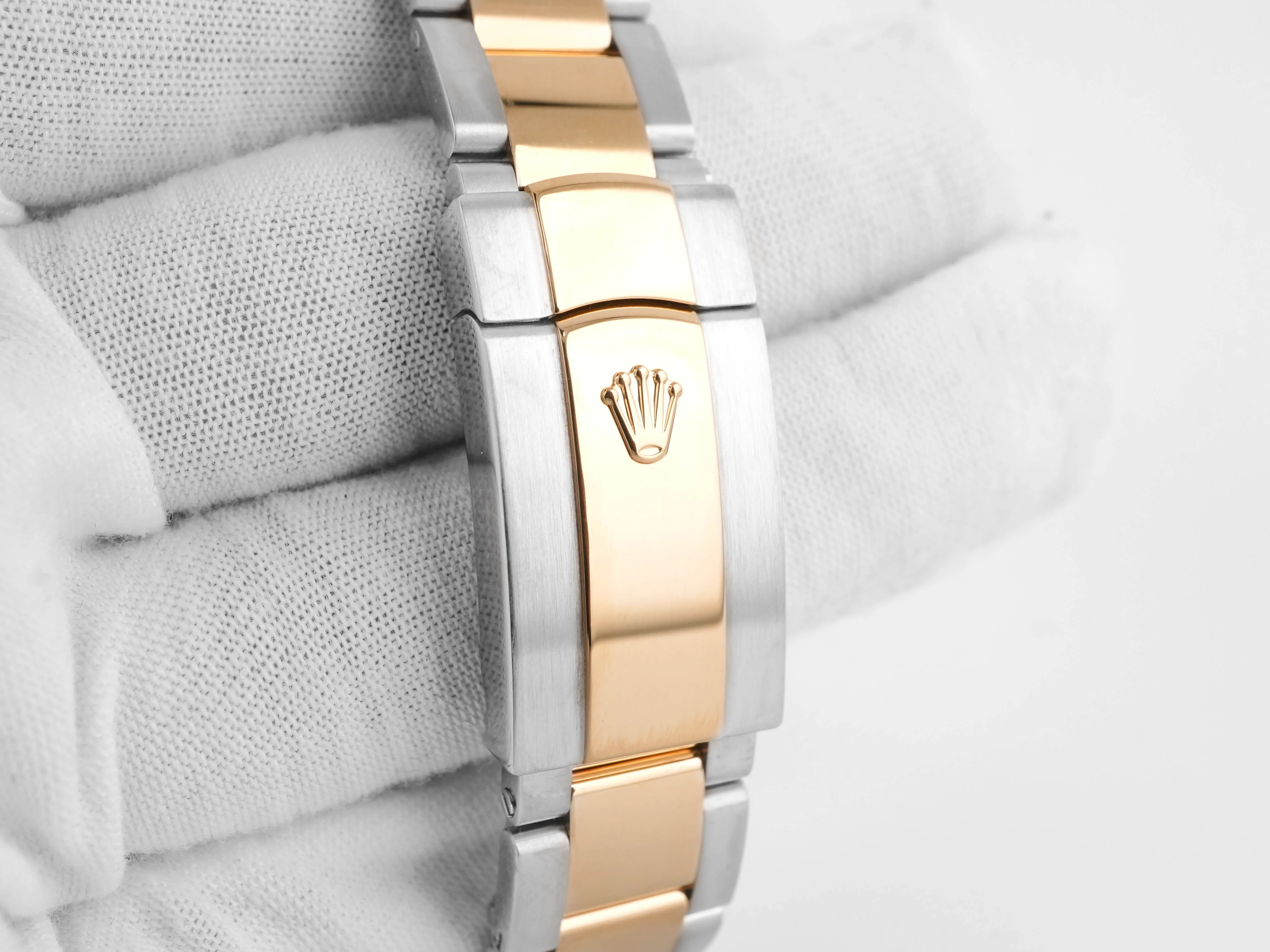 Rolex 126333 Datejust 41 mm Fluted Bezel Champagne Index Dial Oyster Bracelet Box and Papers 2019 - Image 4