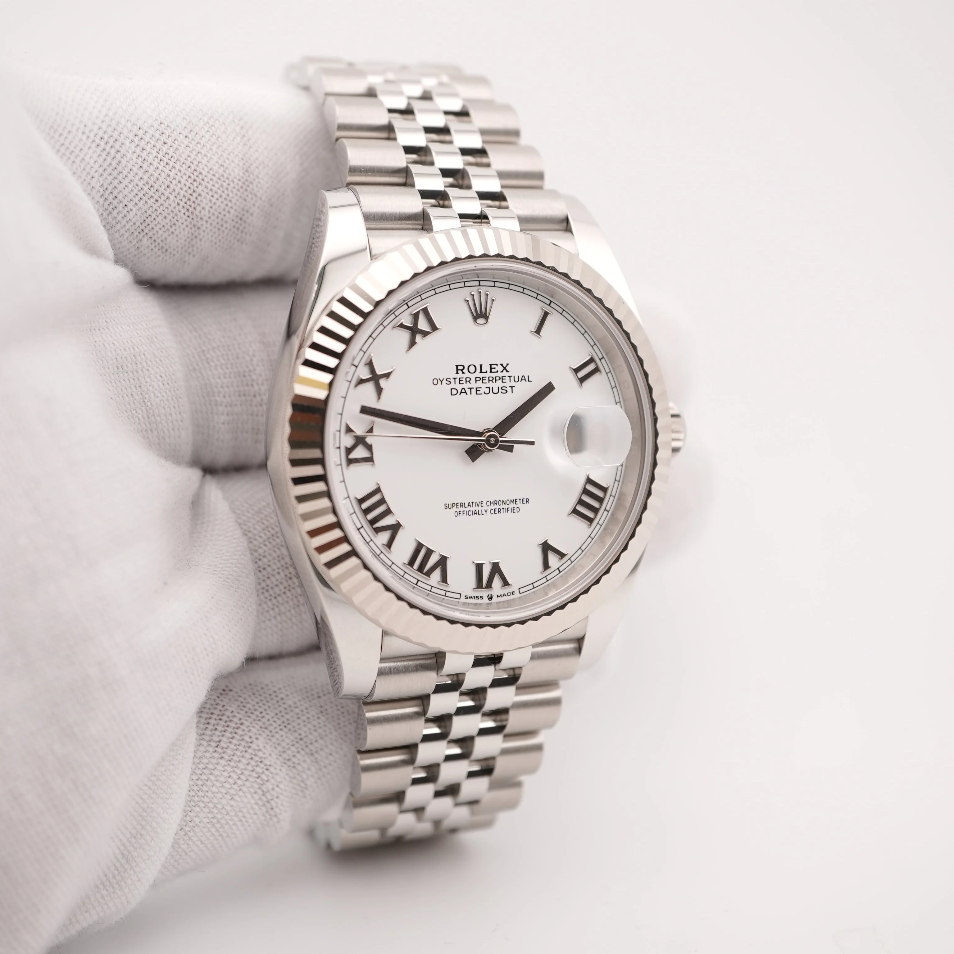 Rolex 126334 Datejust 41 mm Fluted Bezel White Roman Dial Jubilee Bracelet Box and Papers 2025 - Image 4