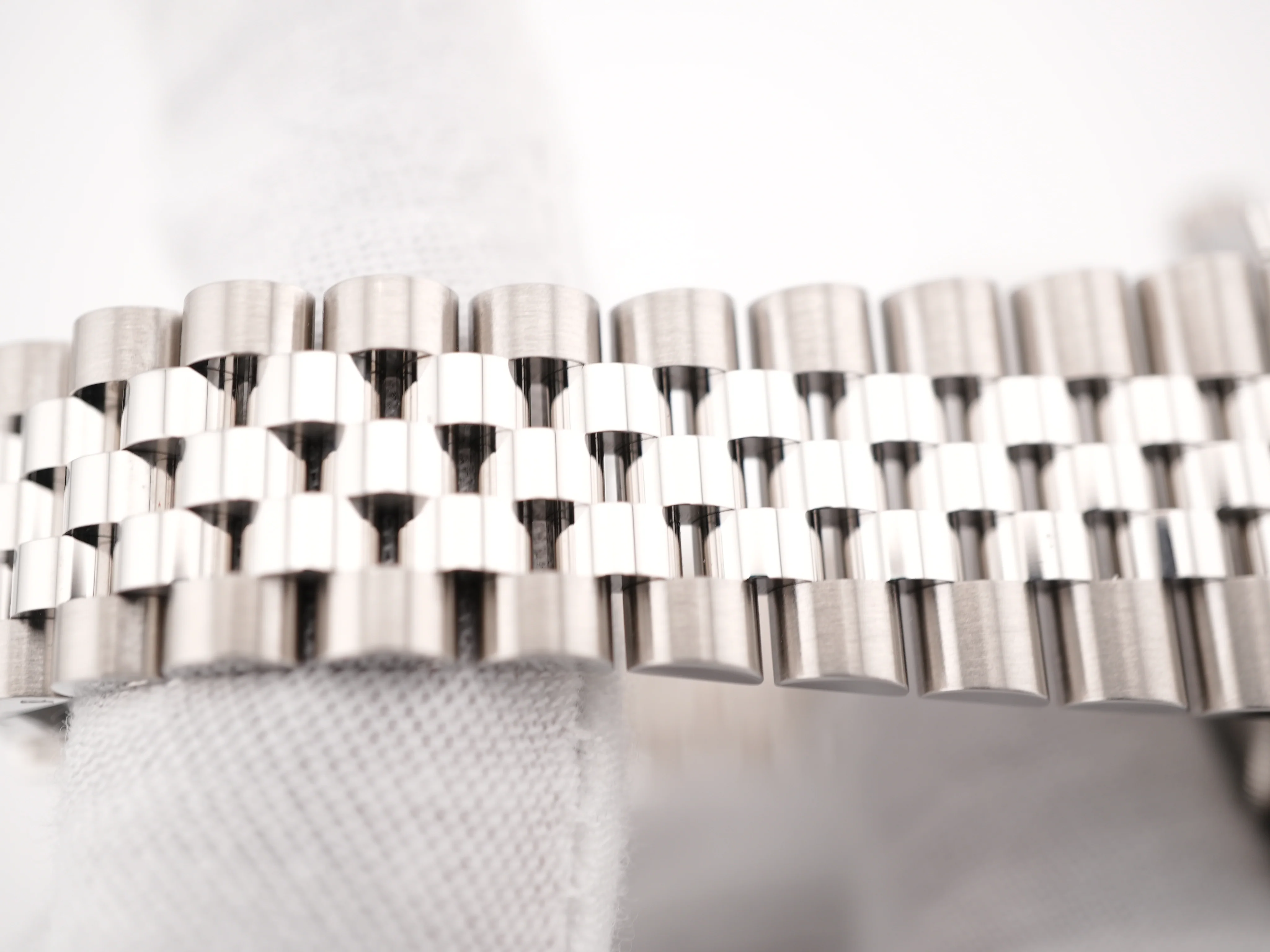 Rolex 126334 Datejust 41 mm Fluted Bezel White Roman Dial Jubilee Bracelet Box and Papers 2025 - Image 7