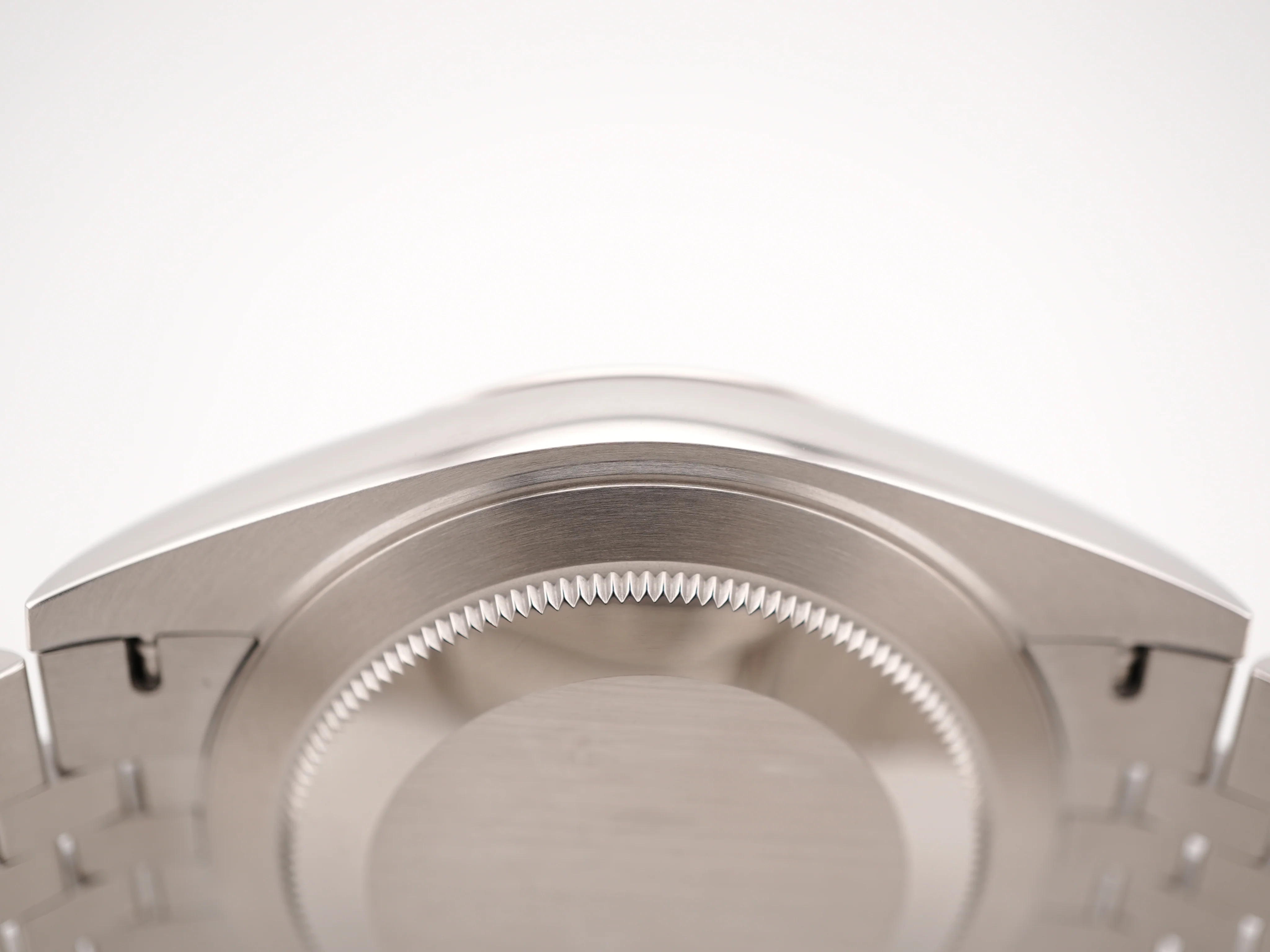 Rolex 126334 Datejust 41 mm Fluted Bezel White Roman Dial Jubilee Bracelet Box and Papers 2025 - Image 9
