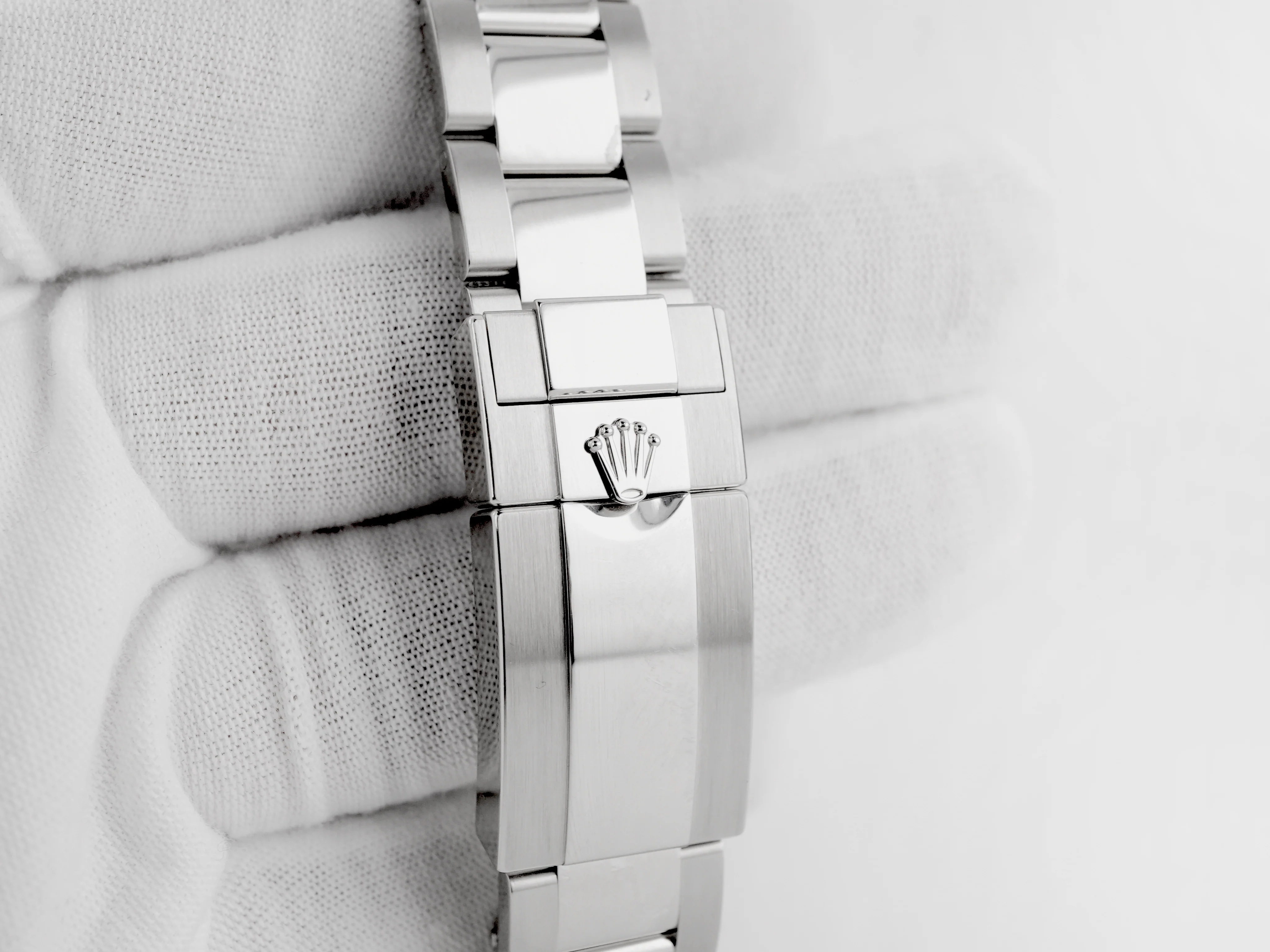 Rolex 126500LN Daytona 40 mm Ceramic Bezel Black Index Dial Oyster Bracelet Box and Papers 2024 - Image 5