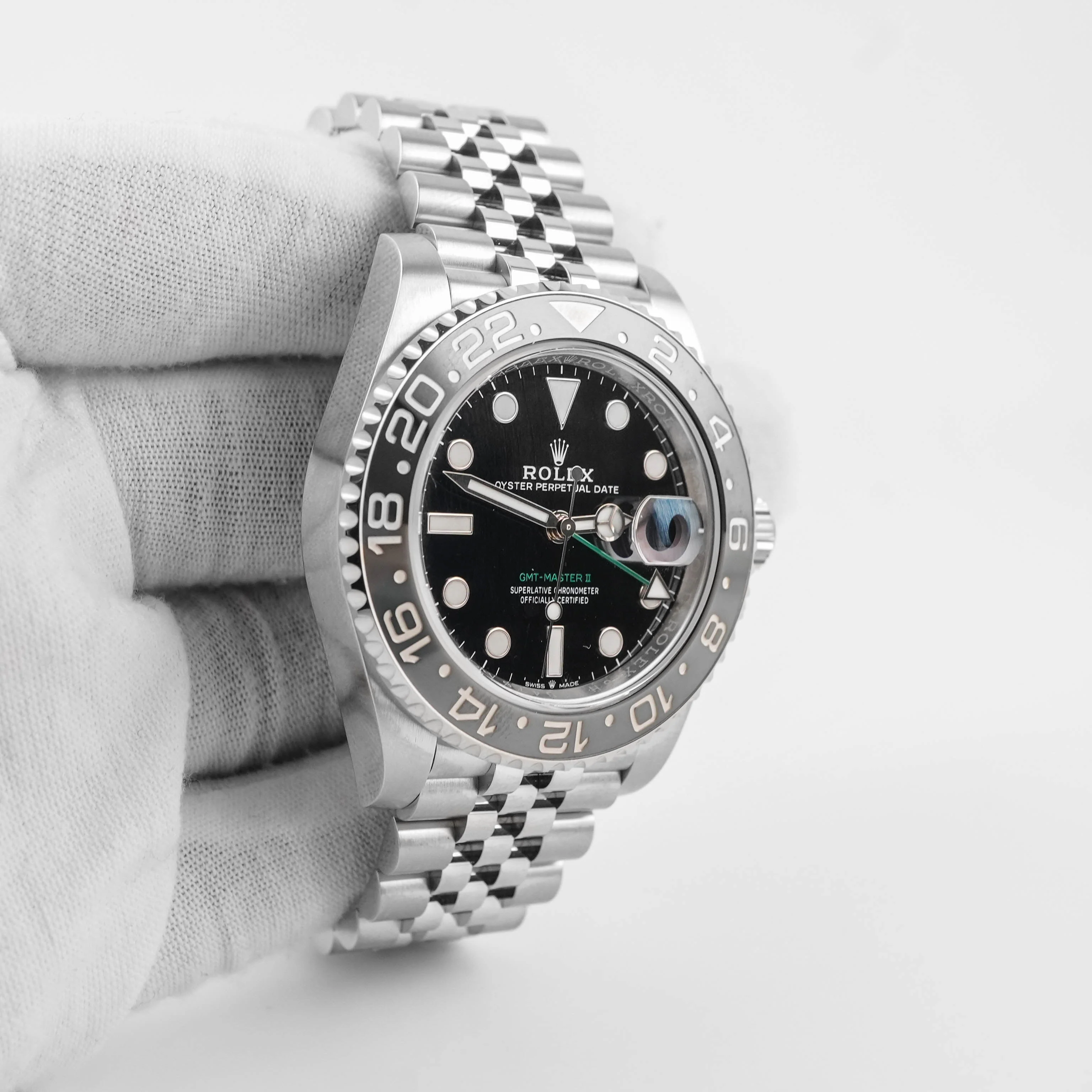 Rolex 126710GRNR GMT-Master II 40 mm Bruce Wayne Black Dial Jubilee Bracelet Box and Papers 2026 - Image 4