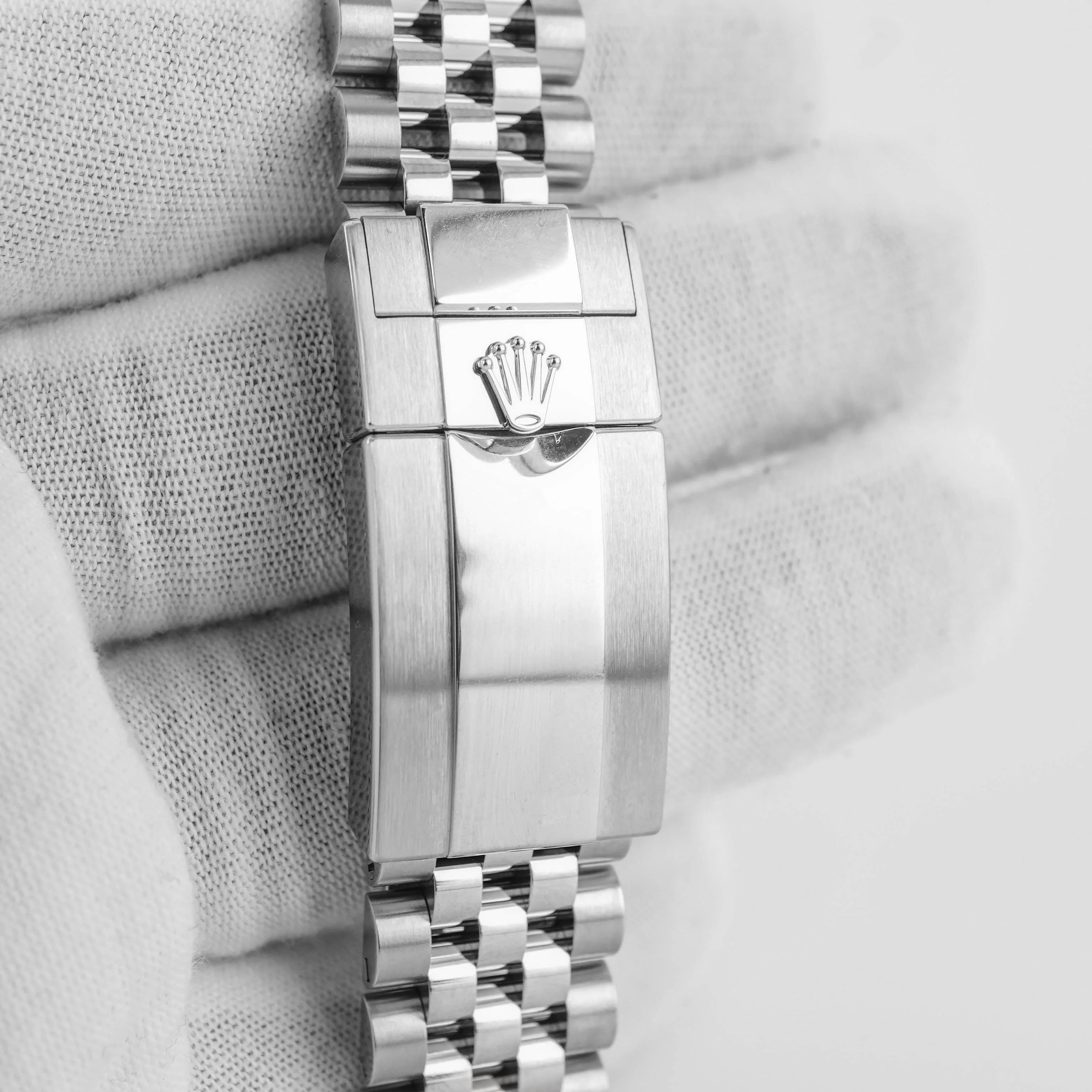 Rolex 126710GRNR GMT-Master II 40 mm Bruce Wayne Black Dial Jubilee Bracelet Box and Papers 2026 - Image 5