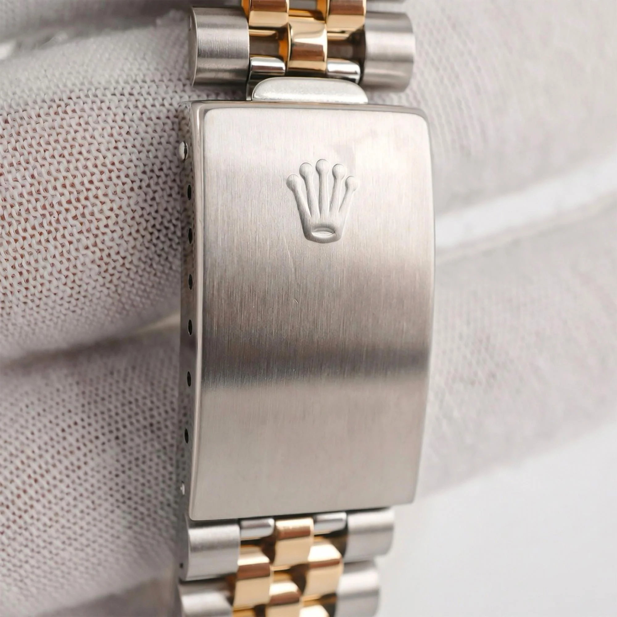 Rolex 16233 Datejust 36 mm Fluted Bezel Champagne Index Dial Jubilee Bracelet Box and Papers 1995 - Image 4
