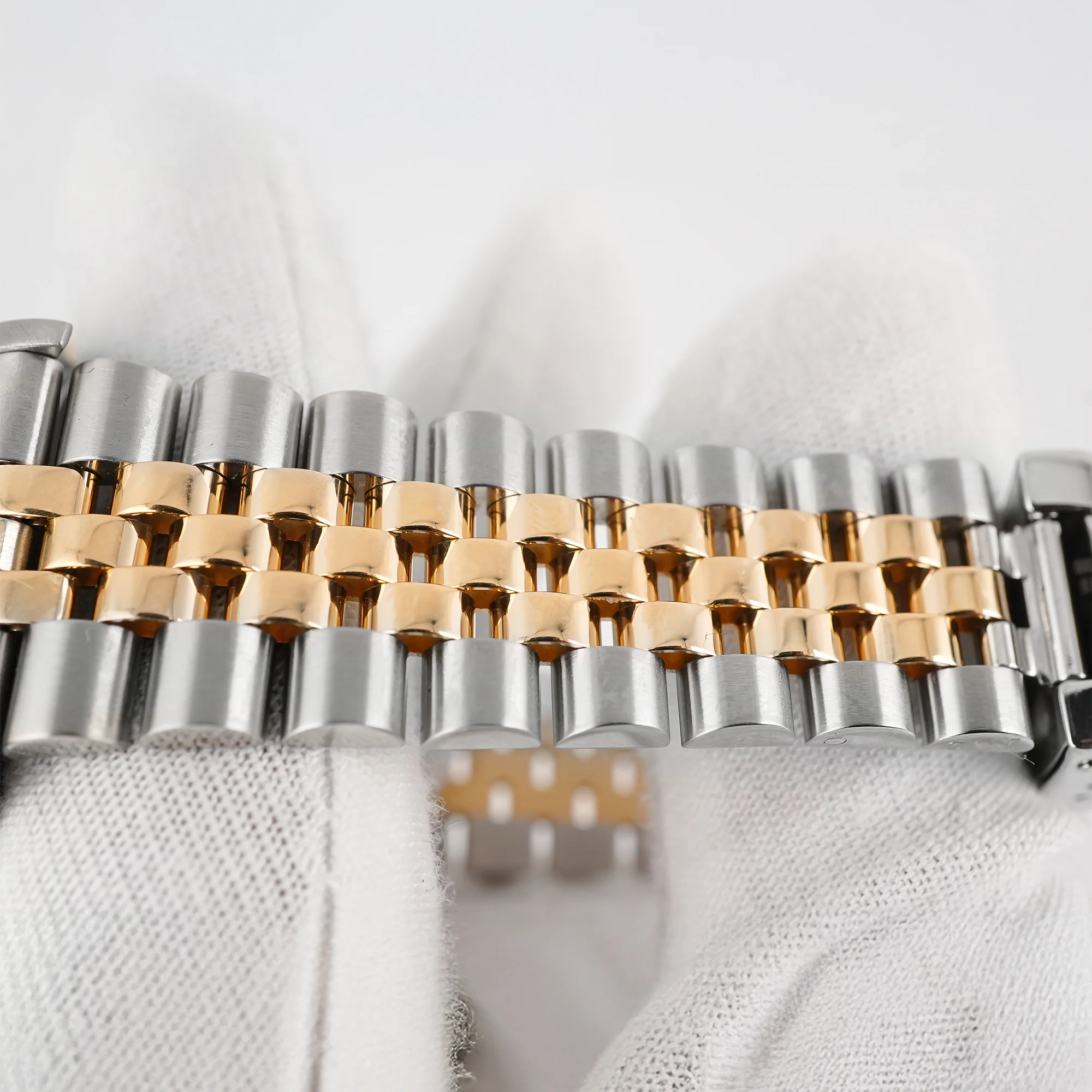 Rolex 16233 Datejust 36 mm Fluted Bezel Champagne Index Dial Jubilee Bracelet Box and Papers 1996 - Image 5
