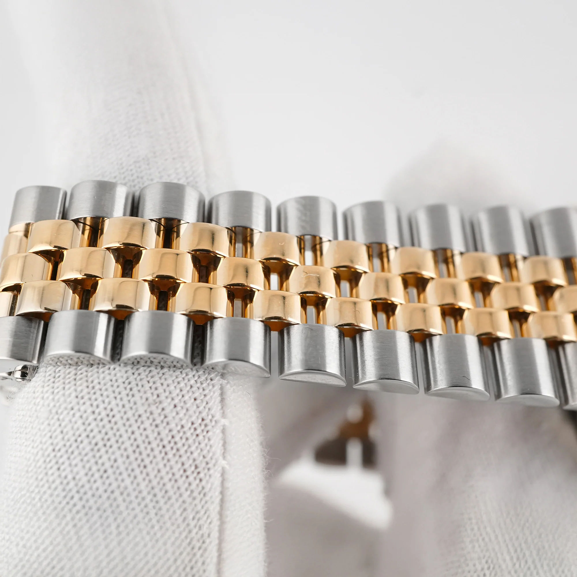 Rolex 16233 Datejust 36 mm Fluted Bezel Champagne Index Dial Jubilee Bracelet Box and Papers 1996 - Image 6