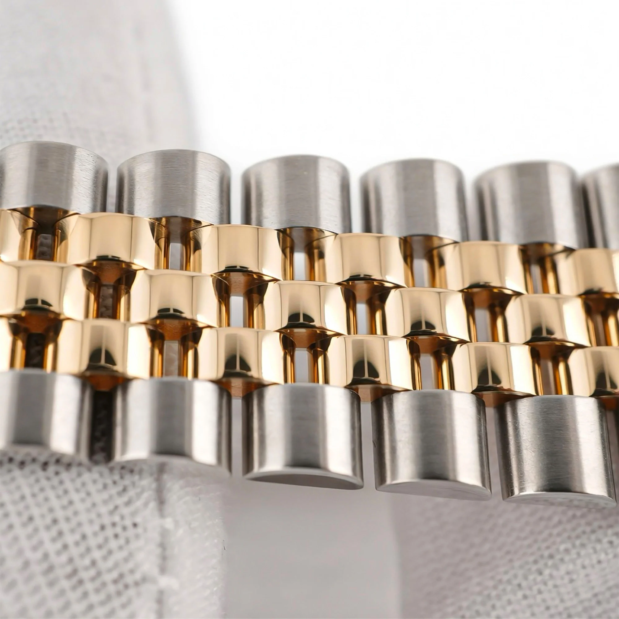 Rolex 16233 Datejust 36 mm Fluted Bezel Champagne Linen Dial Jubilee Bracelet Box and Papers 2004 - Image 6