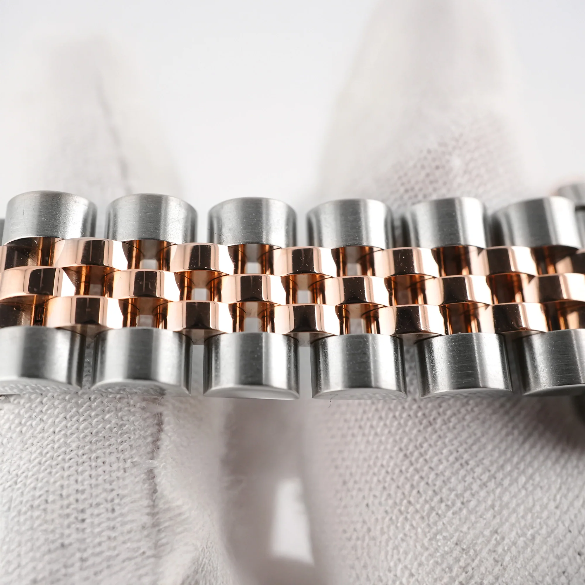 Rolex 179171 Lady-Datejust 26 mm 18K Rose Gold MOP Diamond Dial Jubilee Bracelet Box and Papers 2011 - Image 6
