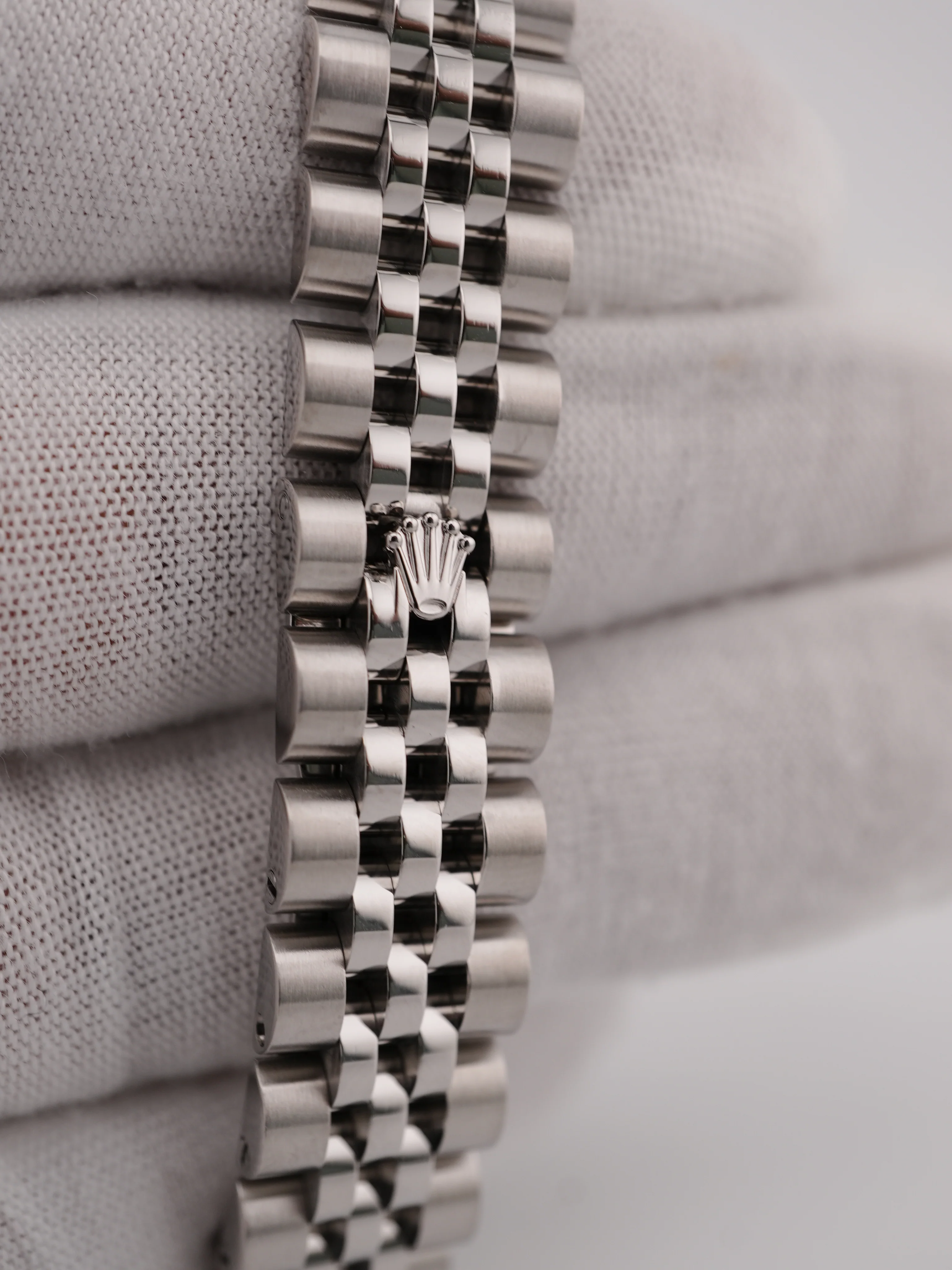 Rolex 179174 Lady-Datejust 26 mm Fluted Bezel MOP White Dial Jubilee Bracelet Box and Papers 2012 - Image 5