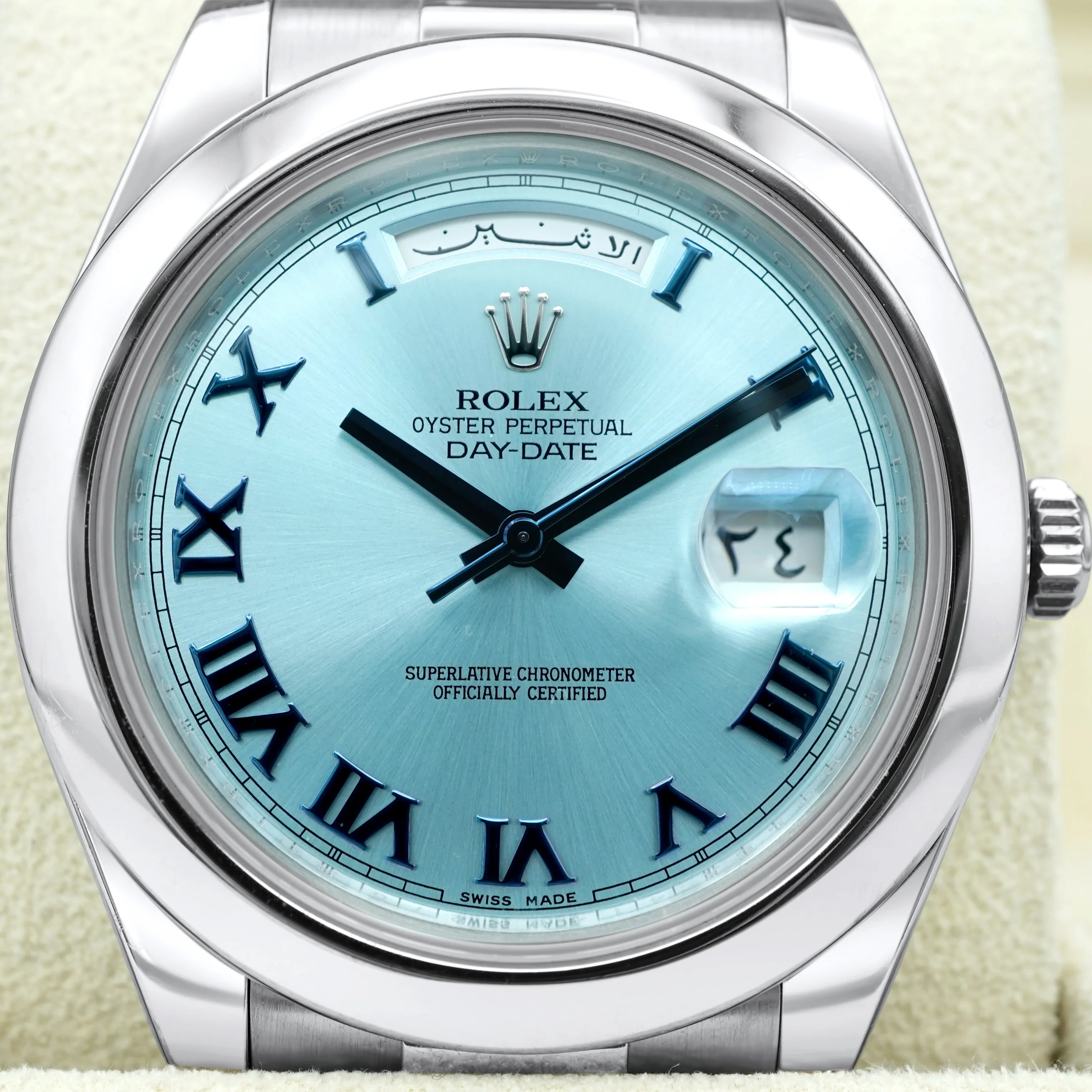 Rolex 218206 Day-Date II 41 mm Ice Blue Roman Dial Platinum President Bracelet Complete Set 2012 - Image 3