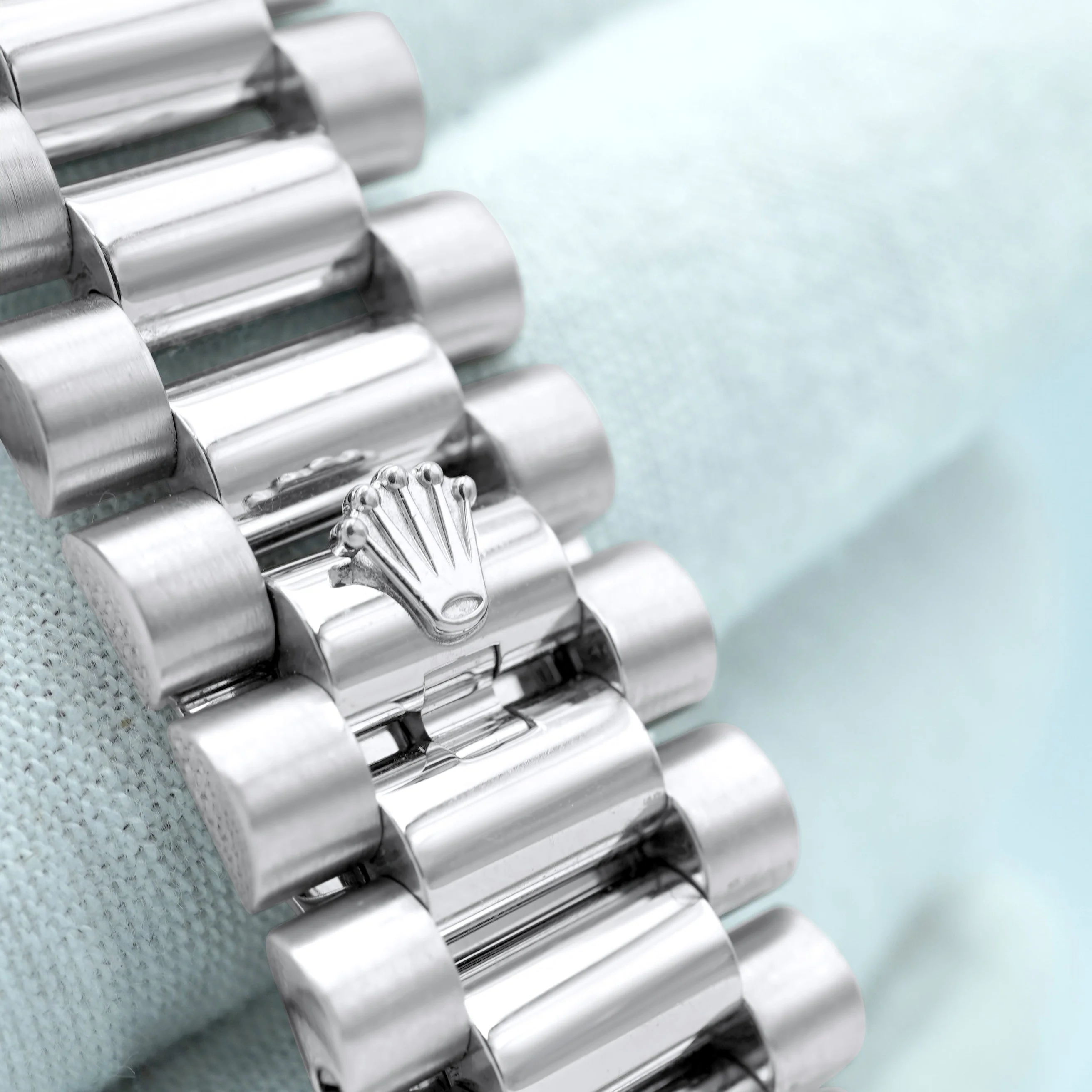 Rolex 218206 Day-Date II 41 mm Ice Blue Roman Dial Platinum President Bracelet Complete Set 2012 - Image 5