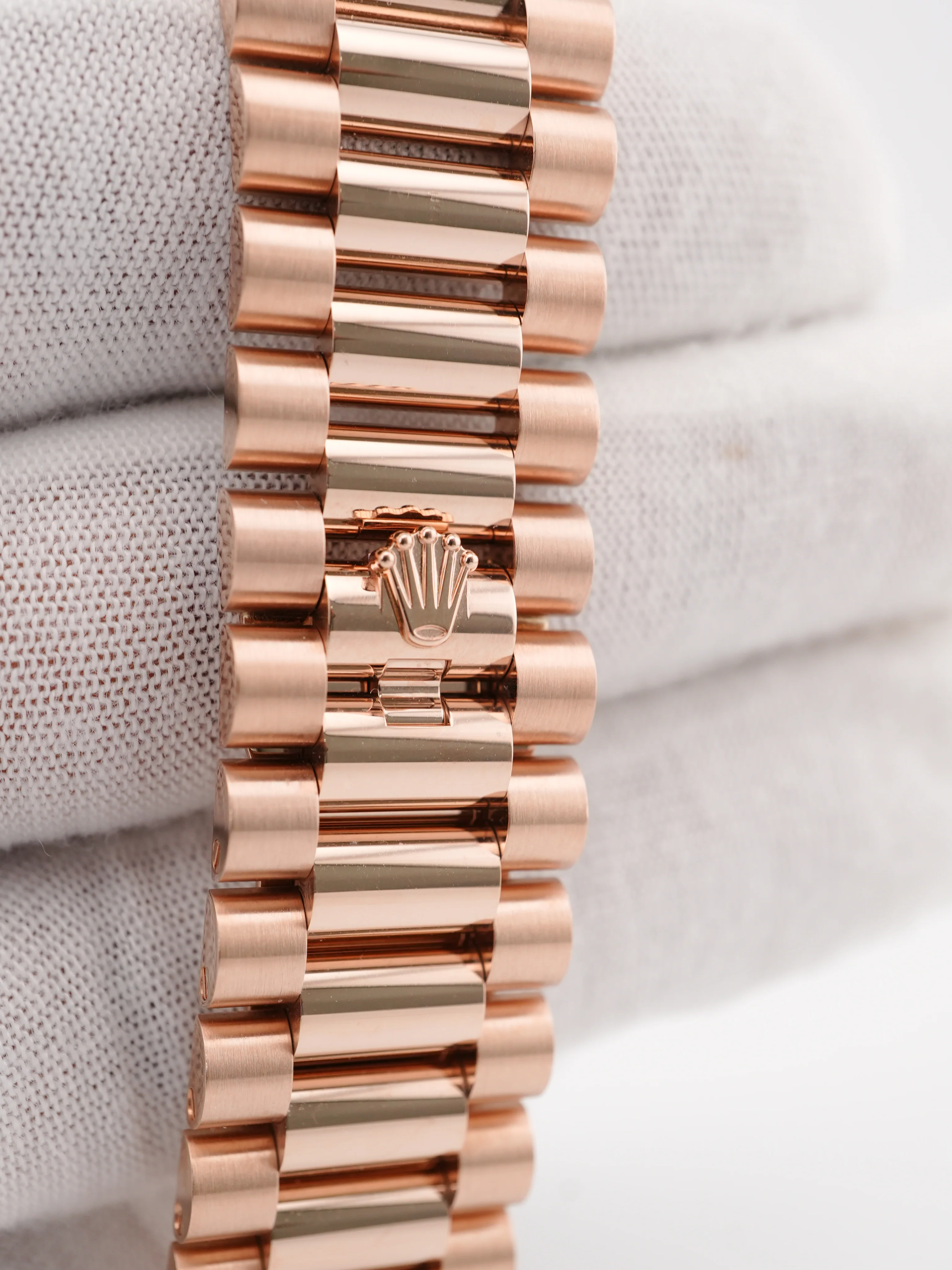 Rolex 228235 Day-Date 40 mm 18K Rose Gold Chocolate Dial Presidential Bracelet Complete Set 2025 - Image 5