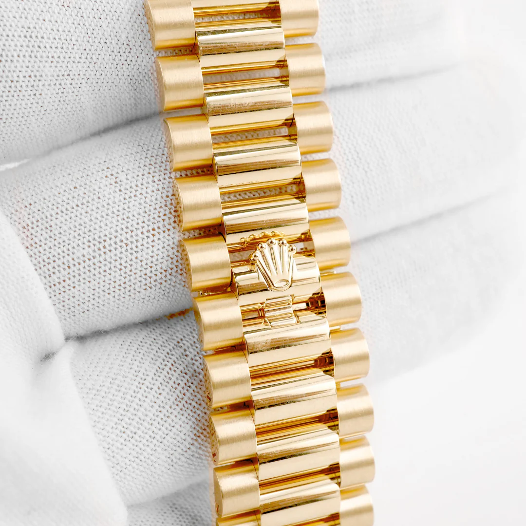 Rolex 228238 Day-Date 40 mm 18K Yellow Gold Silver Dial President Bracelet Box and Papers 2025 - Image 5