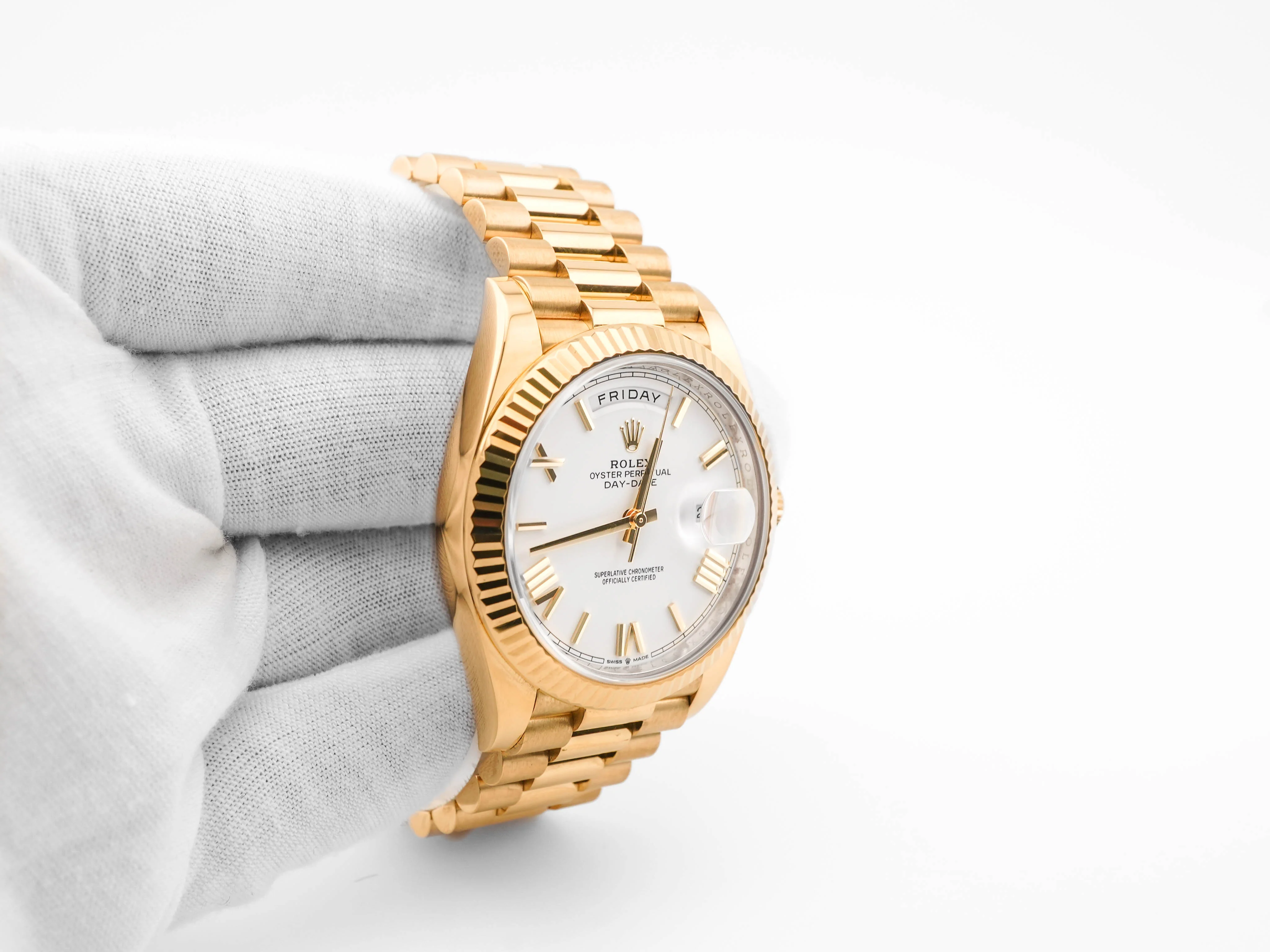 Rolex 228238 Day-Date 40 mm 18k Yellow Gold White Dial Presidential Bracelet Box and Papers 2024 - Image 4