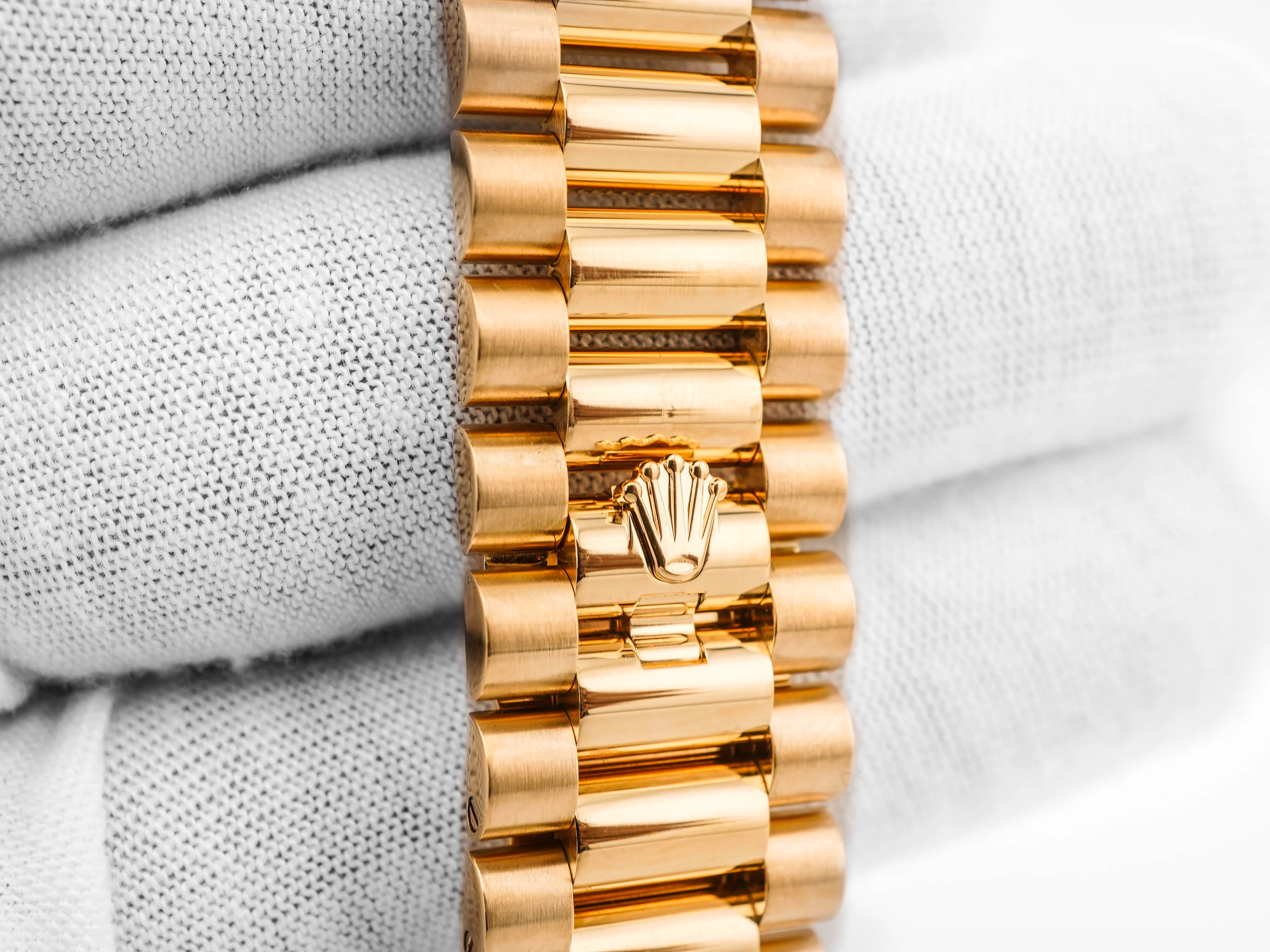 Rolex 228238 Day-Date 40 mm 18k Yellow Gold White Dial Presidential Bracelet Box and Papers 2024 - Image 5