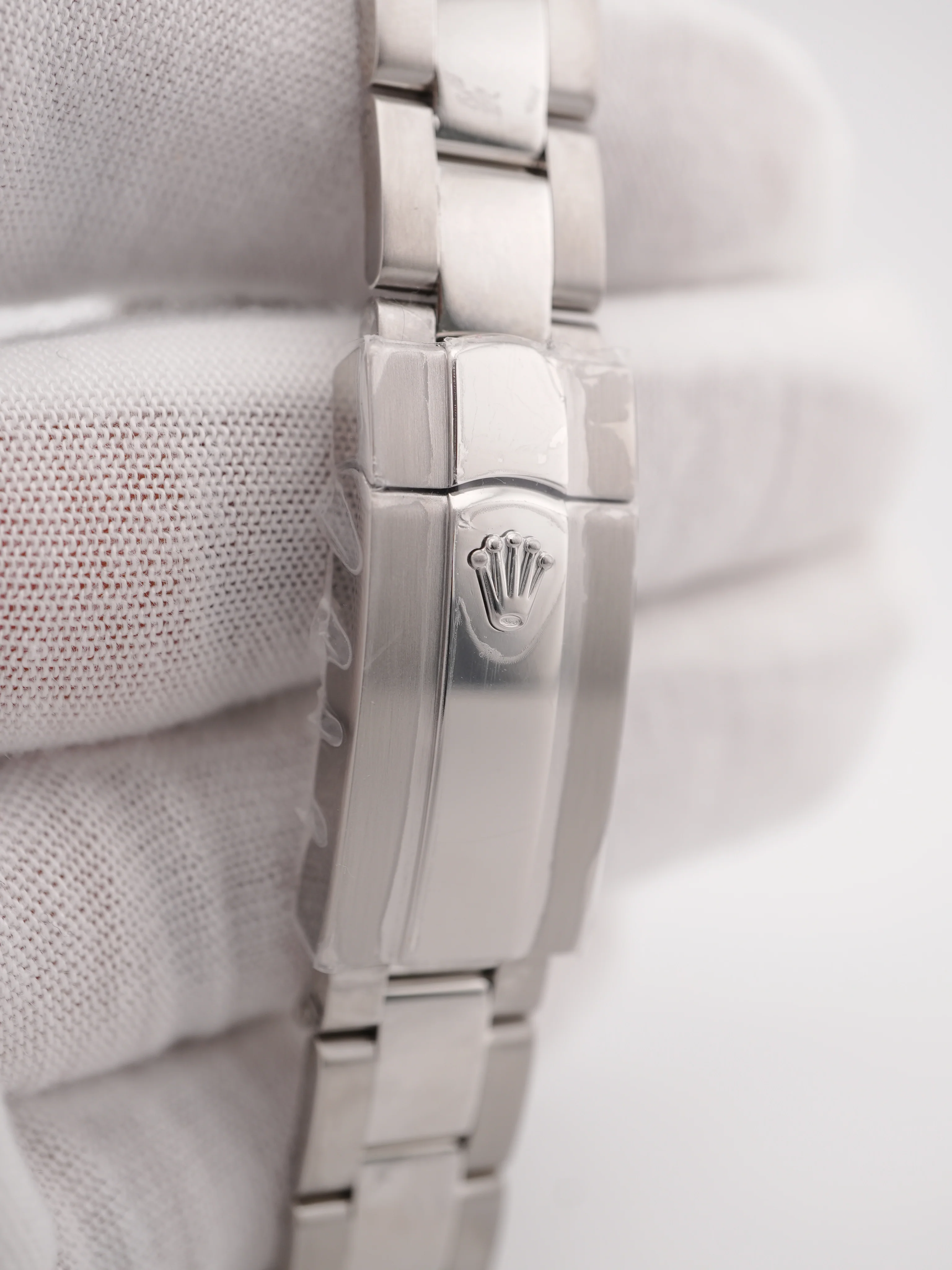 Rolex 279160 Lady-Datejust 28 mm Smooth Bezel Silver Dial Oyster Bracelet Box and Papers 2022 - Image 5