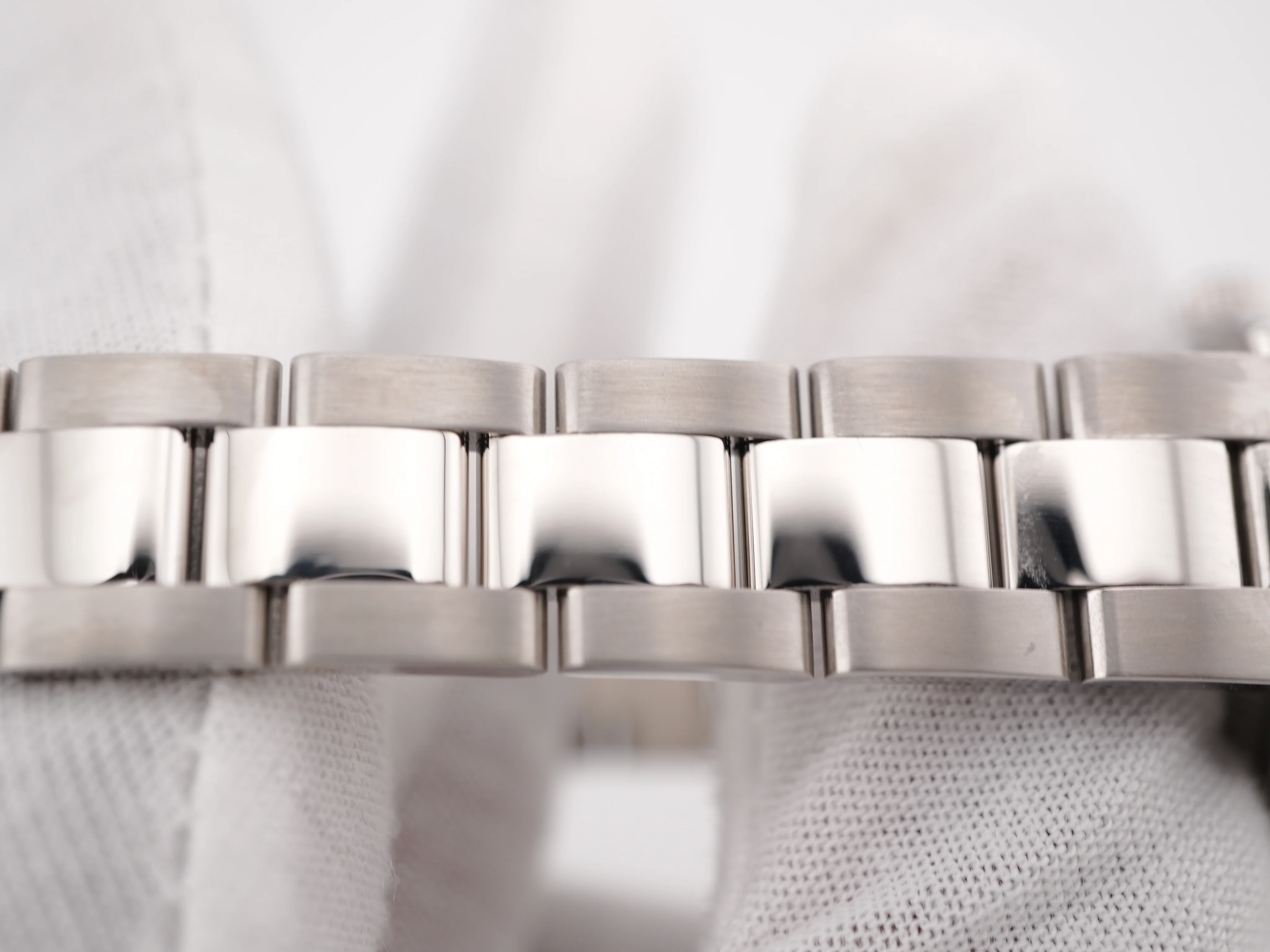 Rolex 279160 Lady-Datejust 28 mm Smooth Bezel Silver Dial Oyster Bracelet Box and Papers 2022 - Image 7