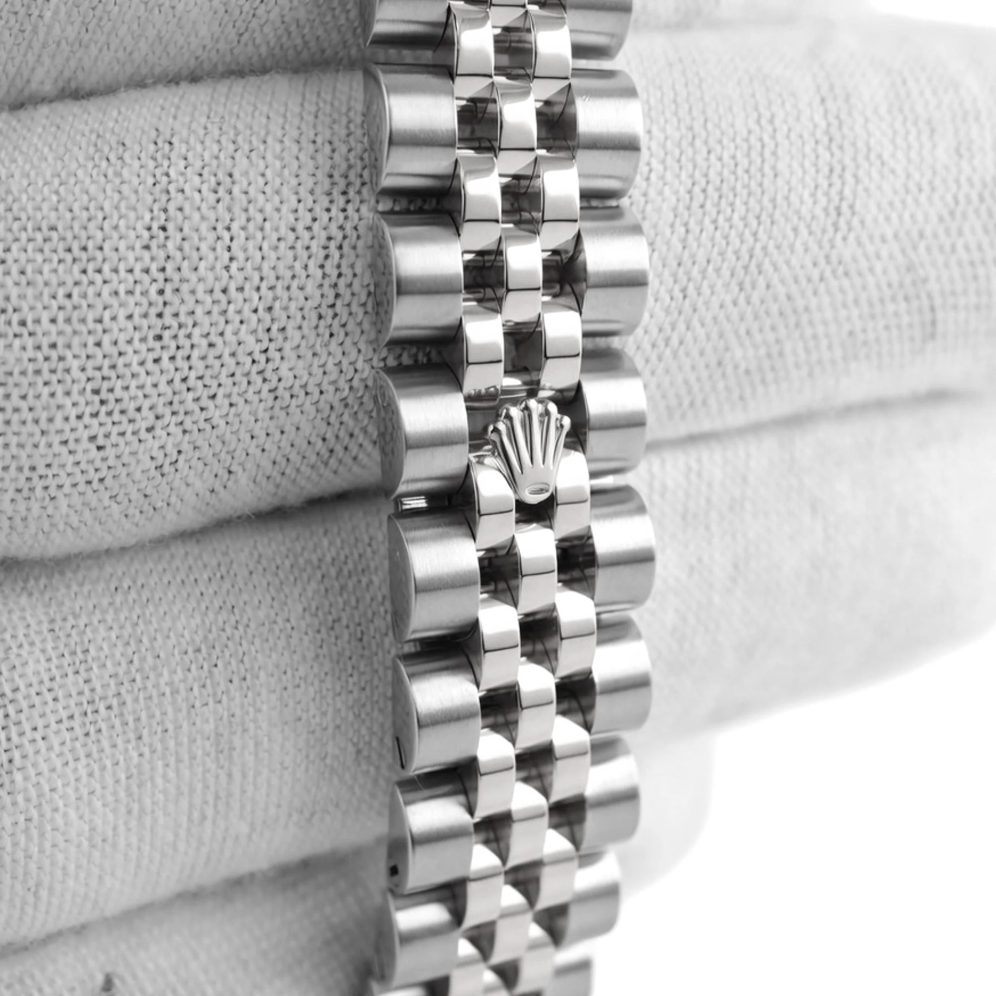 Rolex 279174 Lady-Datejust 28 mm Fluted Bezel Dark Grey Roman Dial Jubilee Bracelet Box and Papers 2019 - Image 4