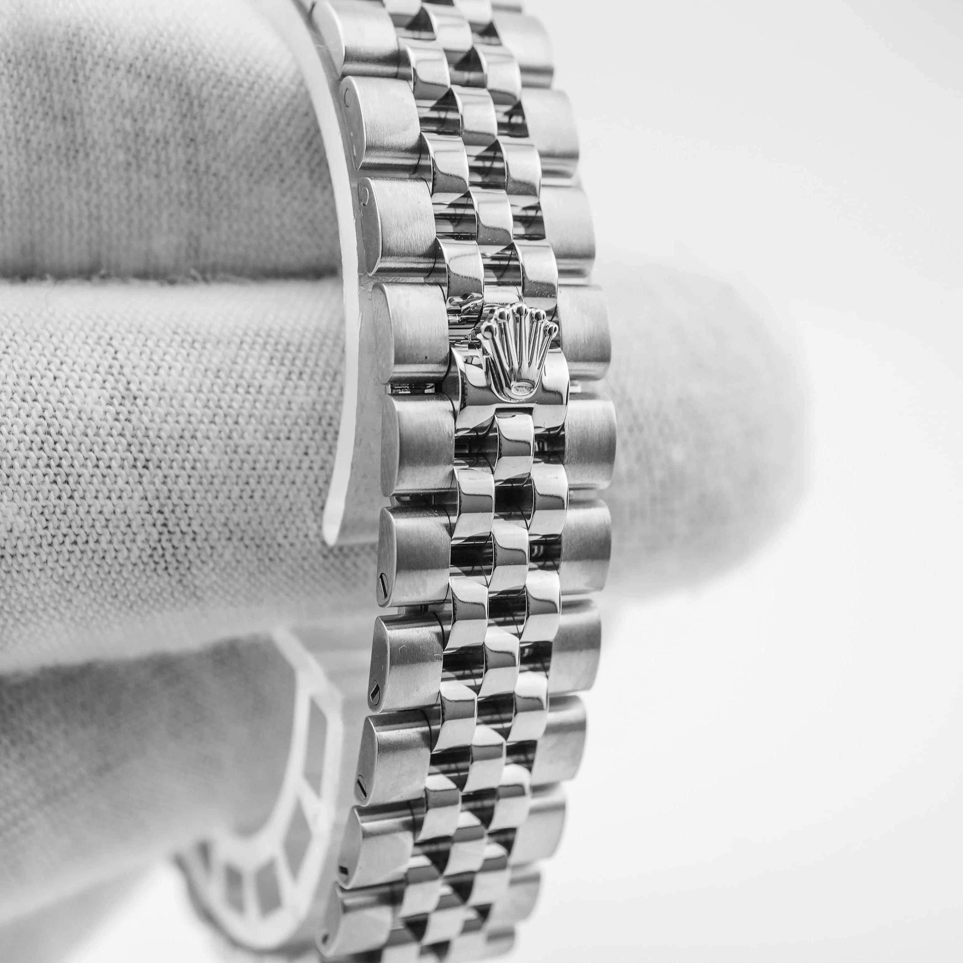 Rolex 279174 Lady-Datejust 28 mm Fluted Bezel Silver Dial Jubilee Bracelet Box and Papers 2020 - Image 5