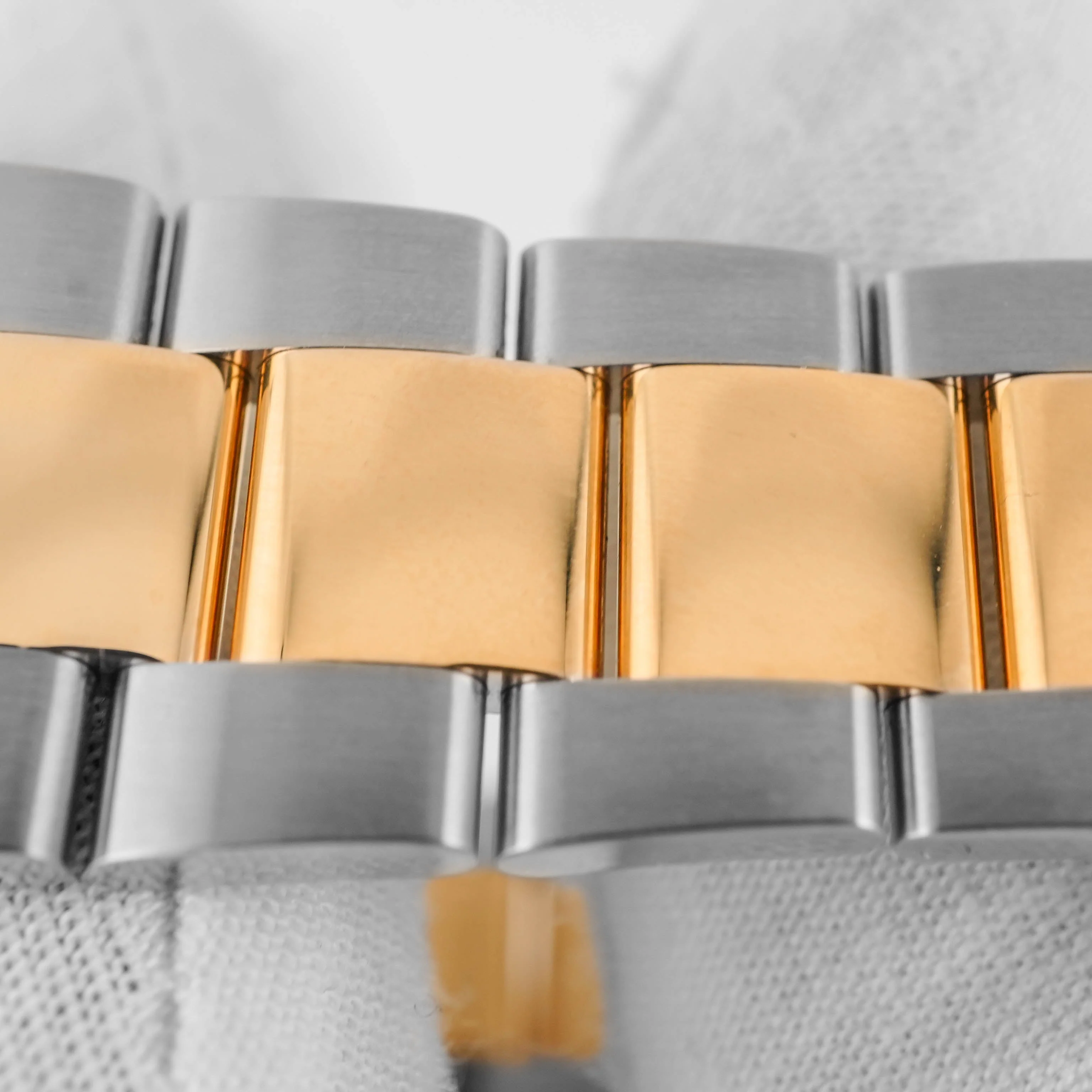 Rolex 326933 Sky-Dweller 42 mm 18K Yellow Gold Champagne Dial Oyster Bracelet Box and Papers 2022 - Image 7