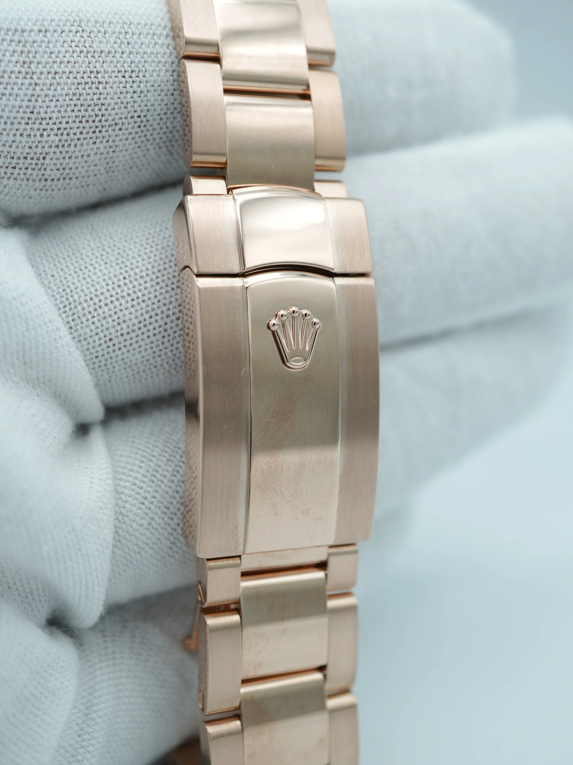 Rolex 326935 Sky-Dweller 42 mm 18K Rose Gold White Dial Oyster Bracelet Box and Papers 2020 - Image 5