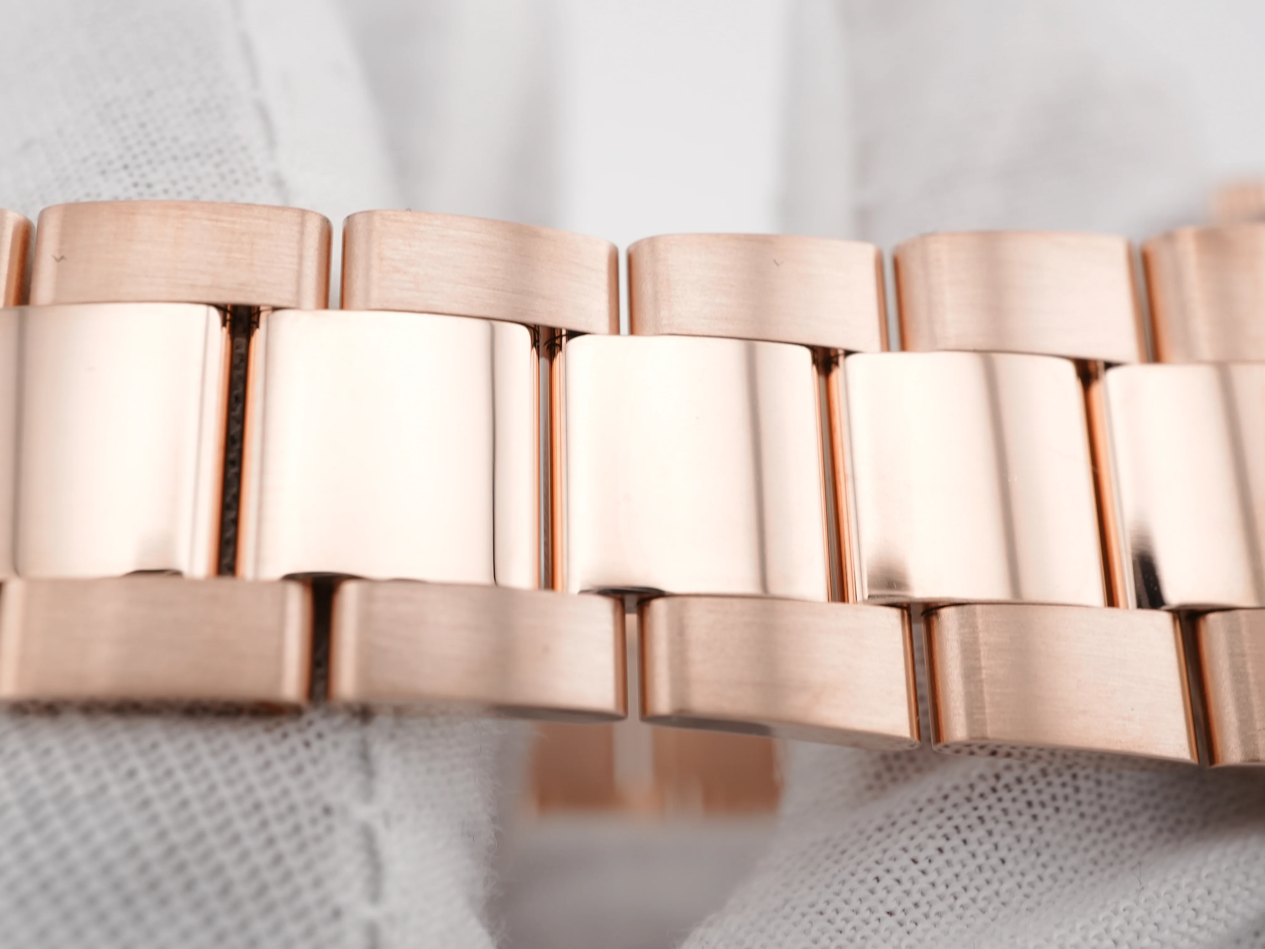 Rolex 336935 Sky-Dweller 42 mm 18K Rose Gold Chocolate Dial Oyster Bracelet Box and Papers 2024 - Image 6