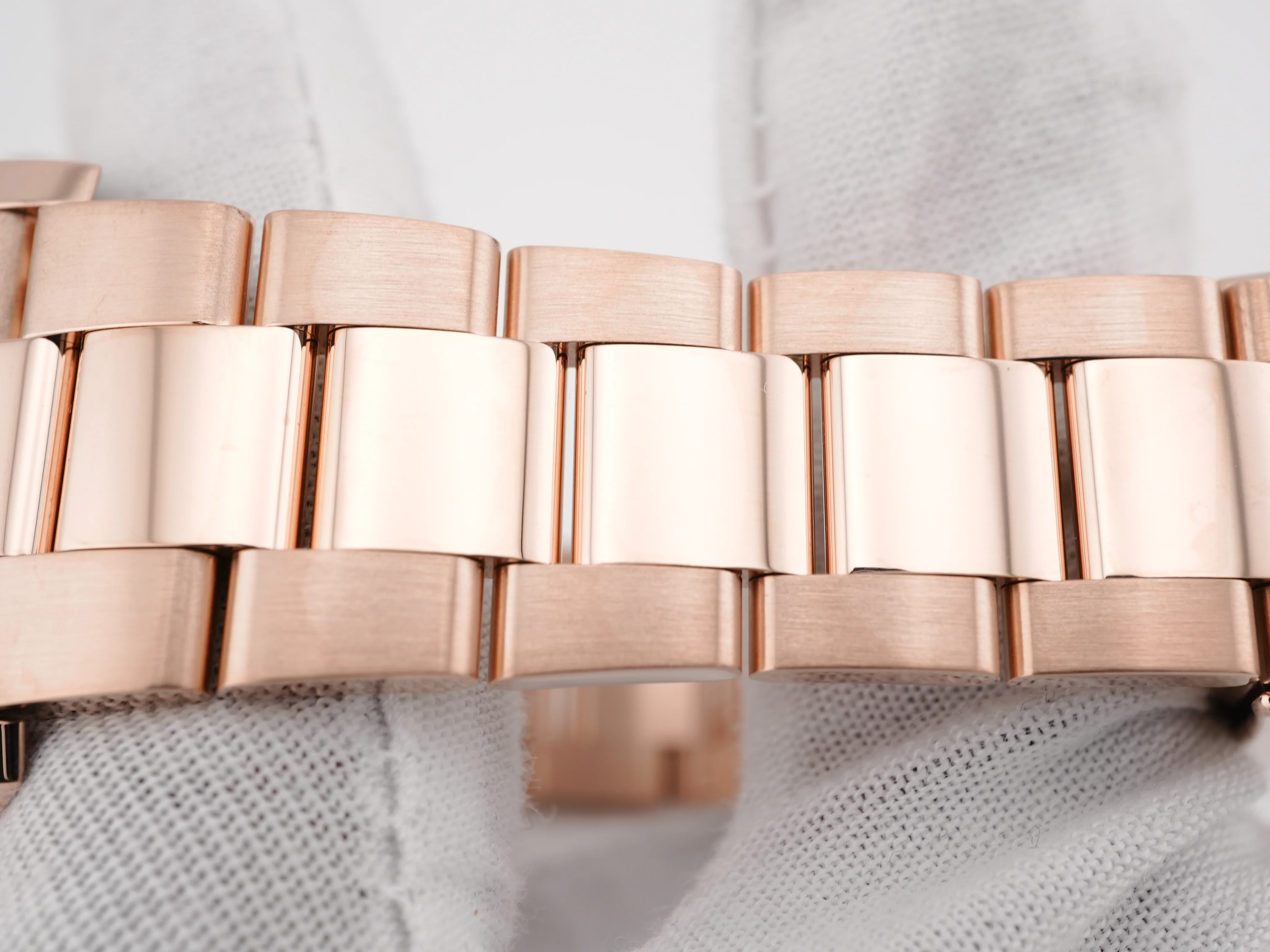 Rolex 336935 Sky-Dweller 42 mm 18K Rose Gold Chocolate Dial Oyster Bracelet Box and Papers 2024 - Image 7