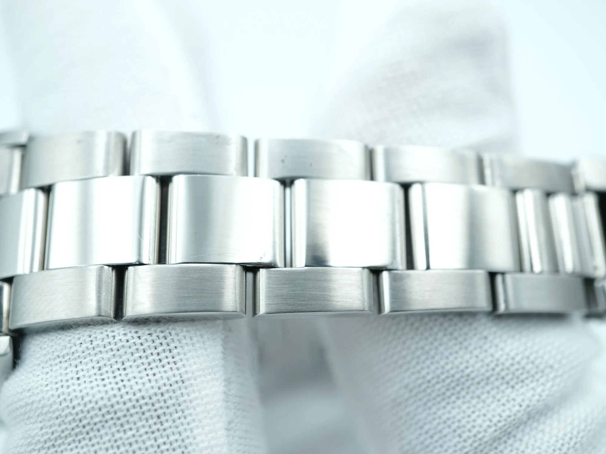 Rolex 67180 Oyster Perpetual 31 mm Silver Custom Diamond Dial Custom Diamond Bezel Oyster Bracelet 1996 - Image 6