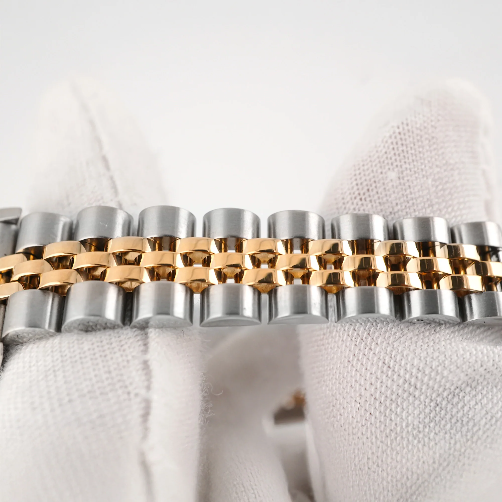 Rolex 69173 Lady-Datejust 26 mm Champagne Diamond Dial Jubilee Bracelet Box and Papers 1995 - Image 5