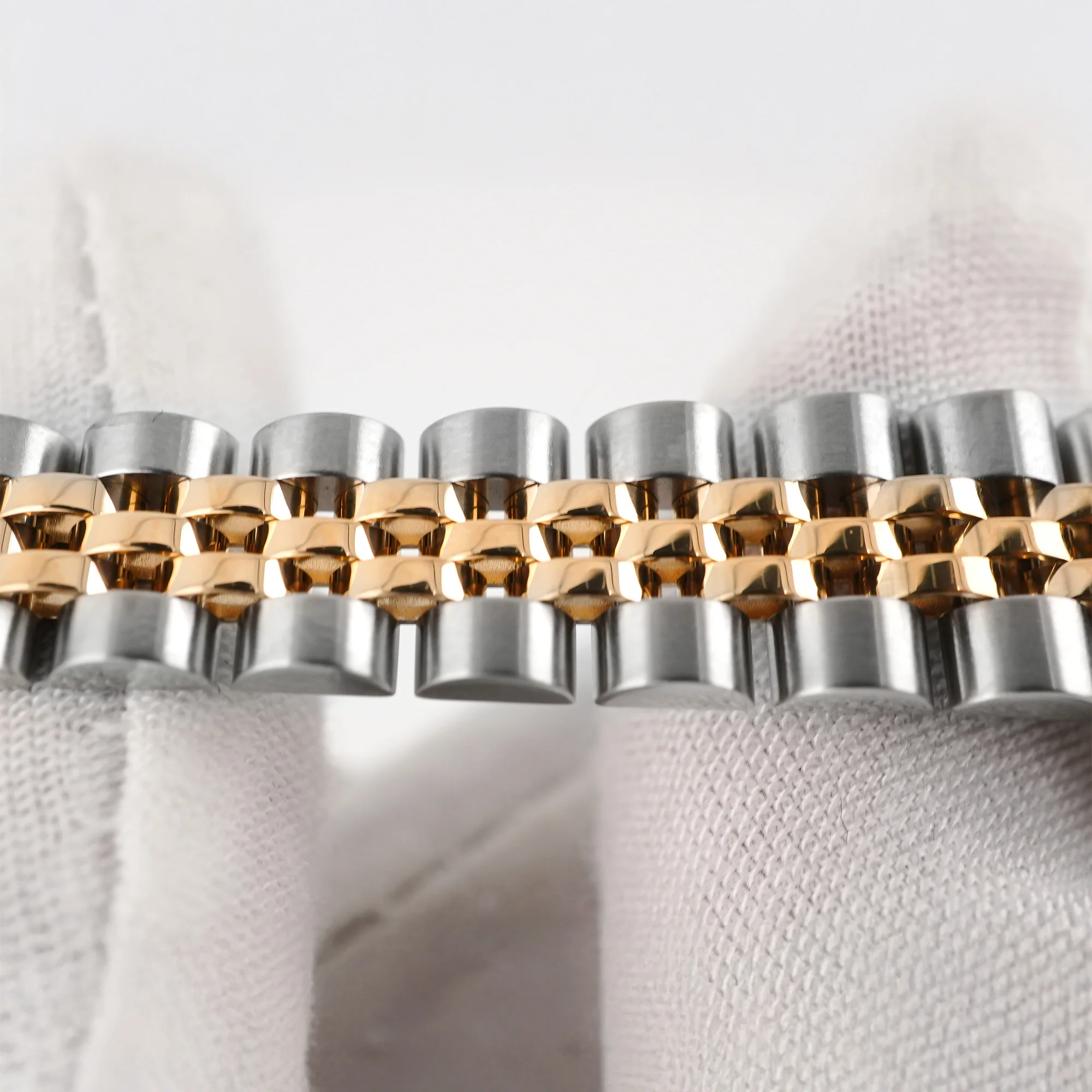 Rolex 69173 Lady-Datejust 26 mm Champagne Diamond Dial Jubilee Bracelet Box and Papers 1995 - Image 6