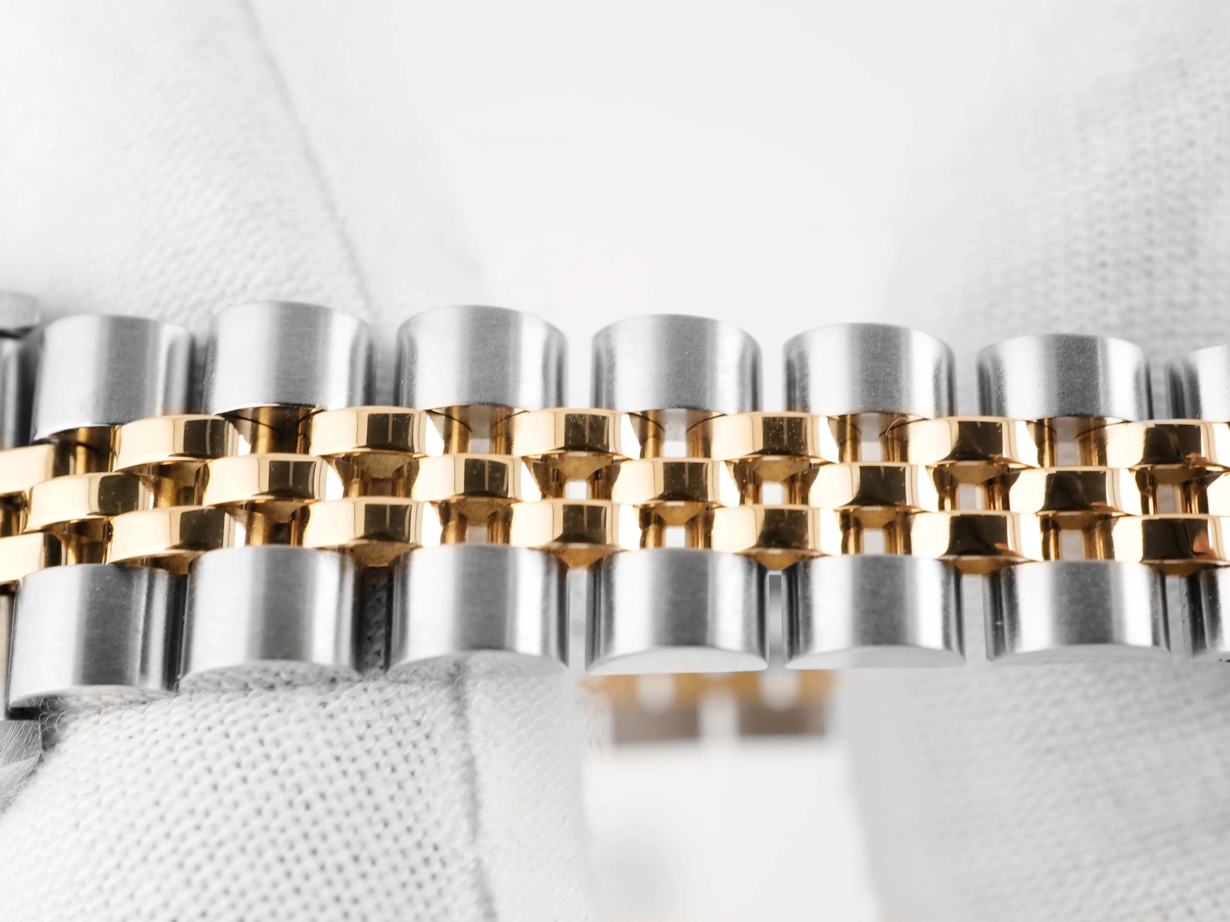 Rolex 69173 Lady-Datejust 26 mm Fluted Bezel Champagne Diamond Dial Jubilee Bracelet Box and Papers 1993 - Image 6