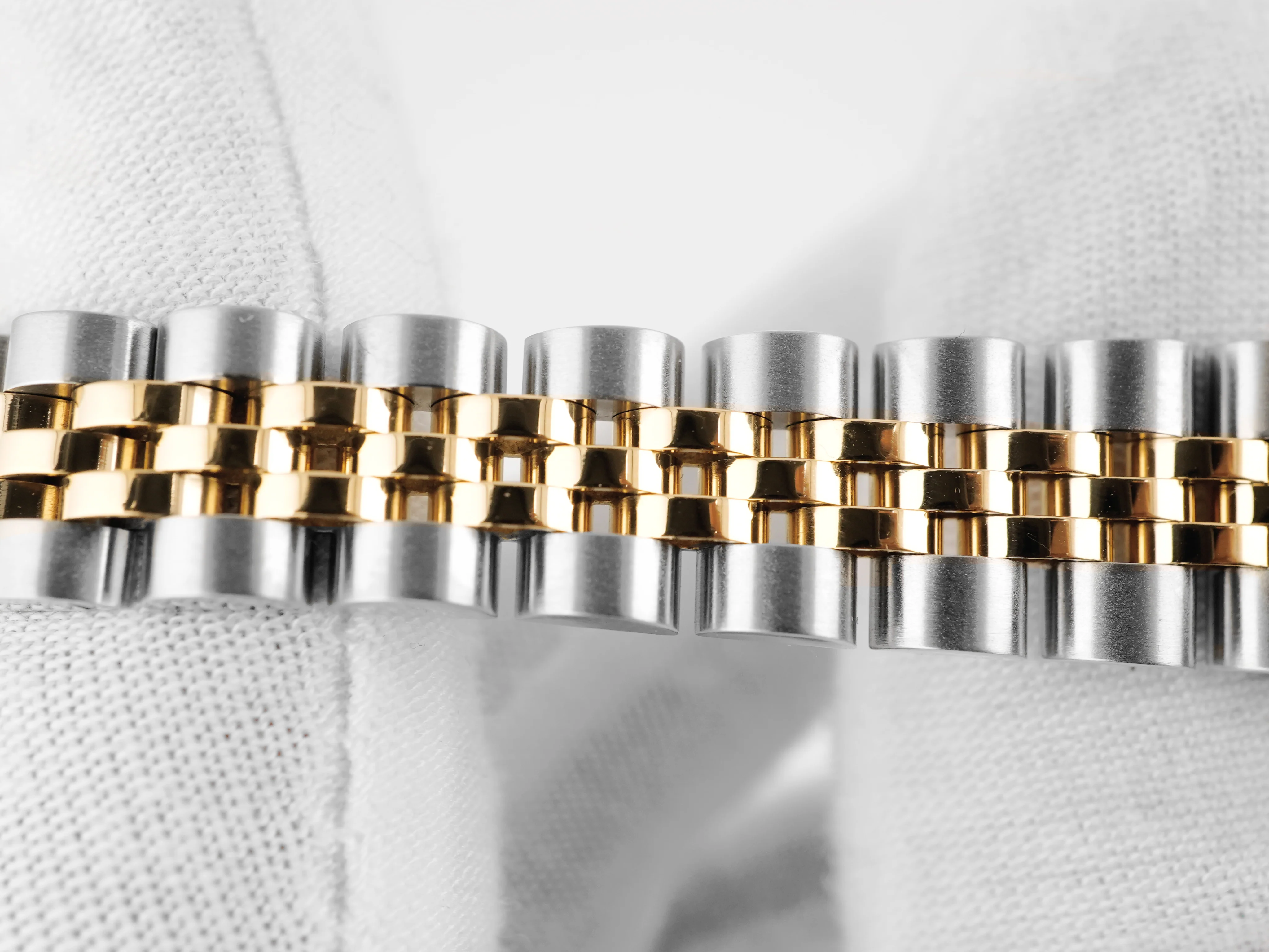 Rolex 69173 Lady-Datejust 26 mm Fluted Bezel Champagne Diamond Dial Jubilee Bracelet Box and Papers 1993 - Image 7