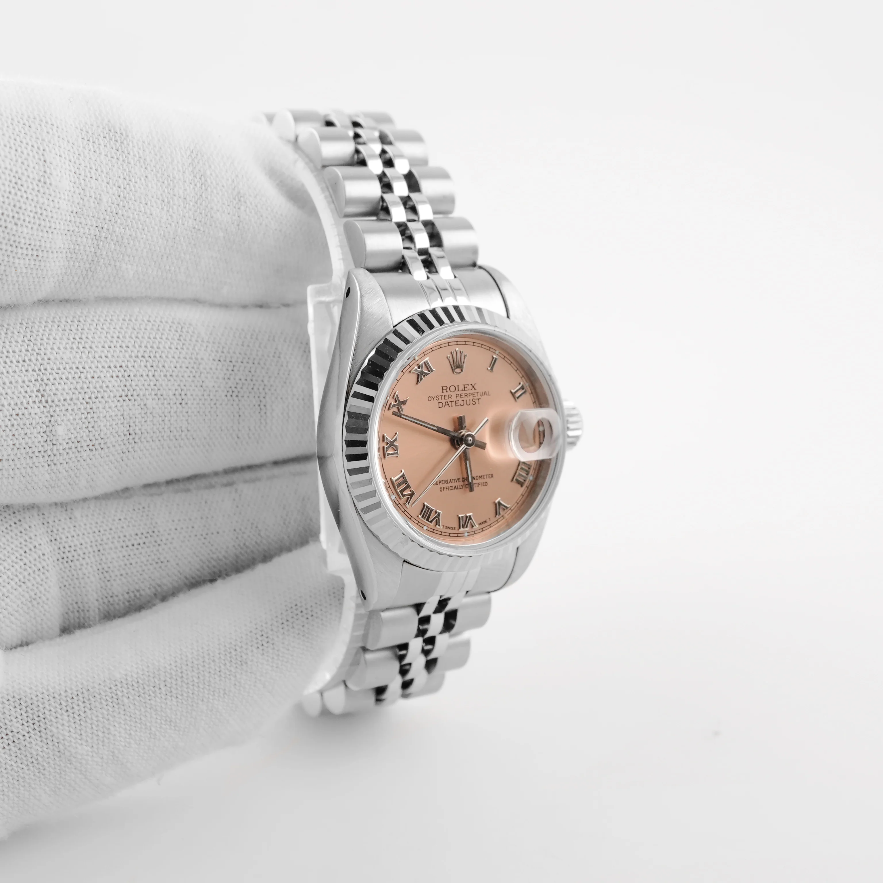 Rolex 69174 Lady-Datejust 26 mm Fluted Bezel Salmon Roman Dial Jubilee Bracelet Box and Papers 1993 - Image 4