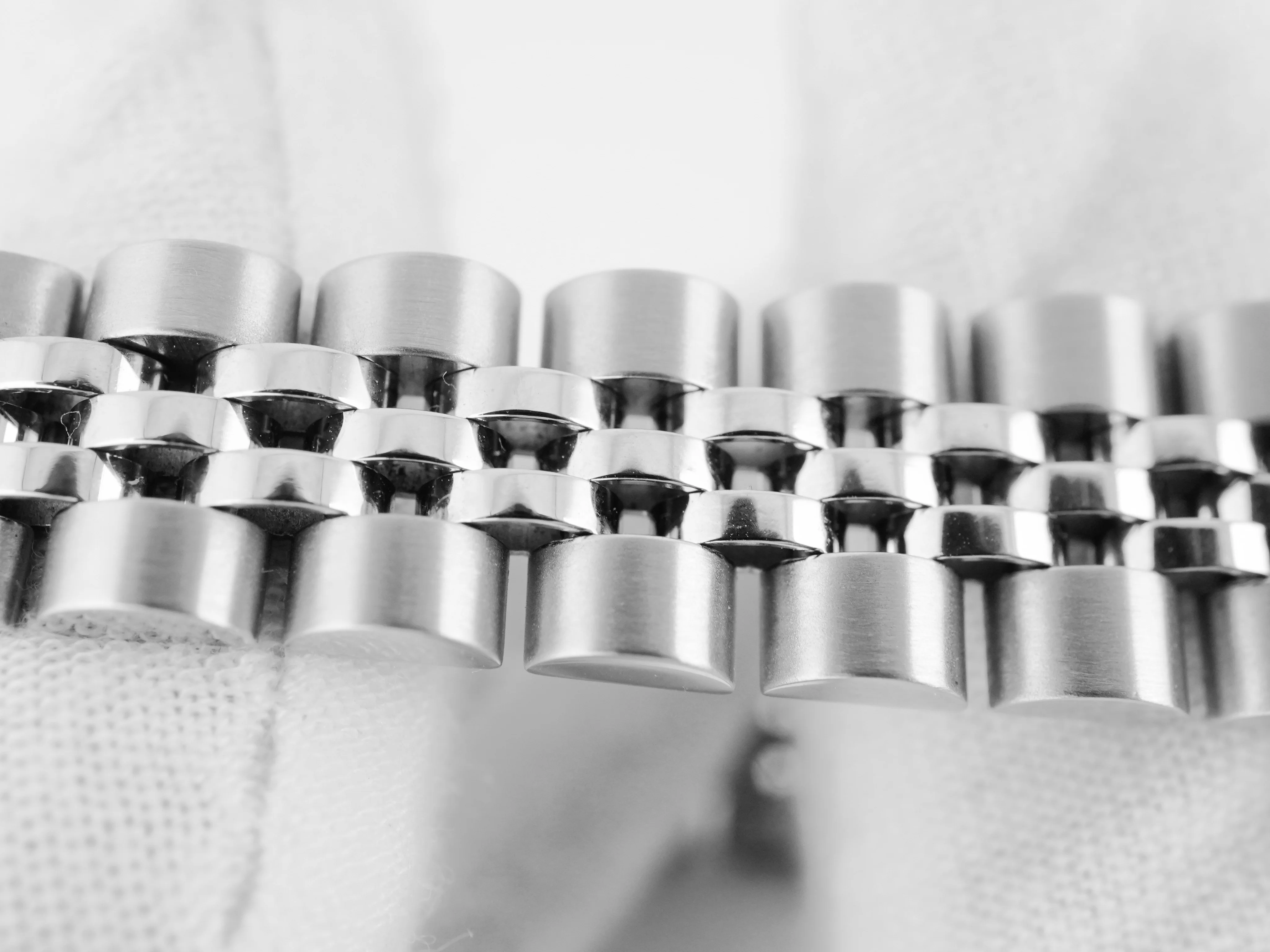 Rolex 69174 Lady-Datejust 26 mm Fluted Bezel Salmon Roman Dial Jubilee Bracelet Box and Papers 1993 - Image 6
