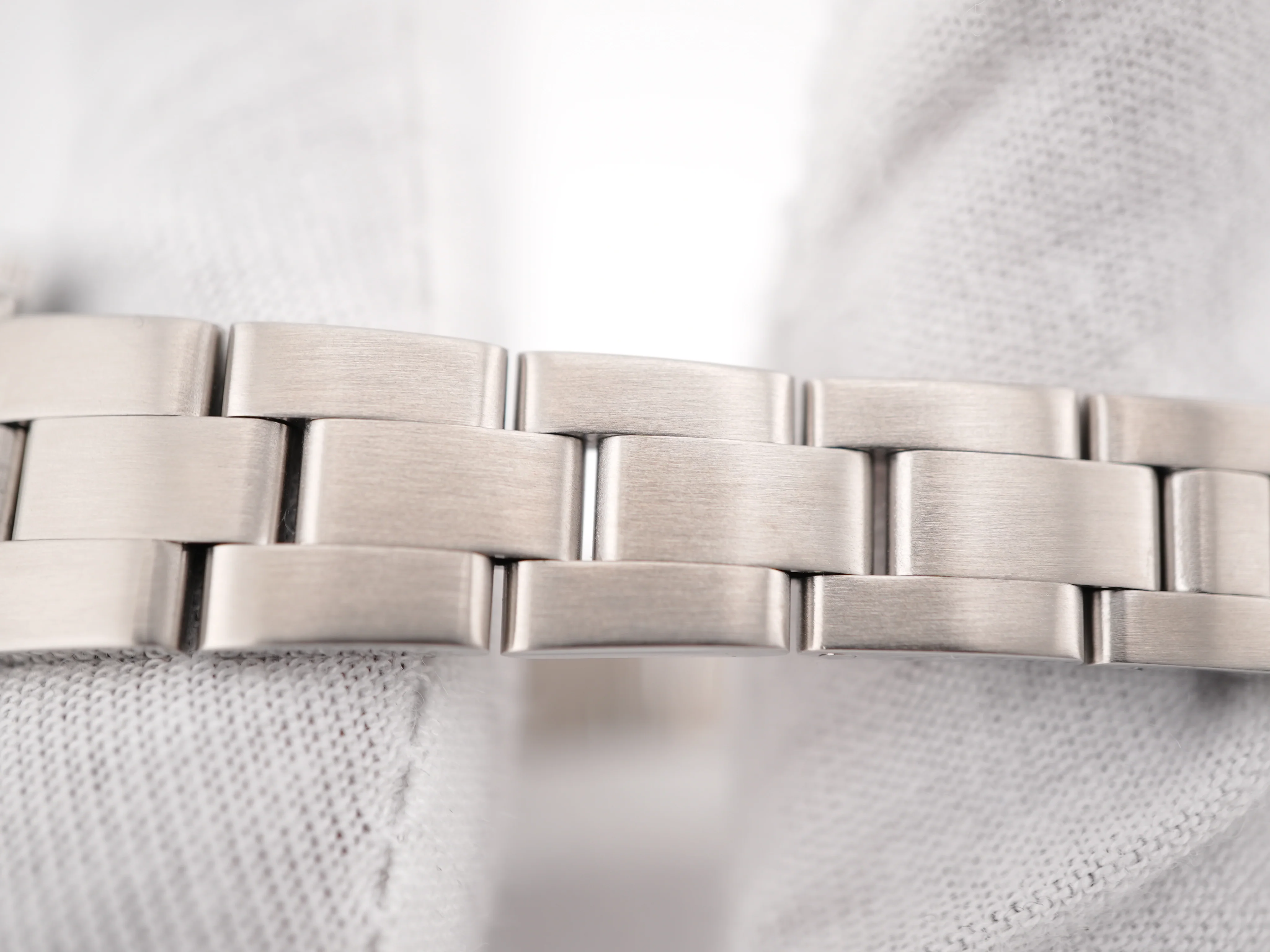 Rolex 76080 Oyster Perpetual Lady 24 mm White Roman Dial Oyster Bracelet Box and Papers 1999 - Image 7